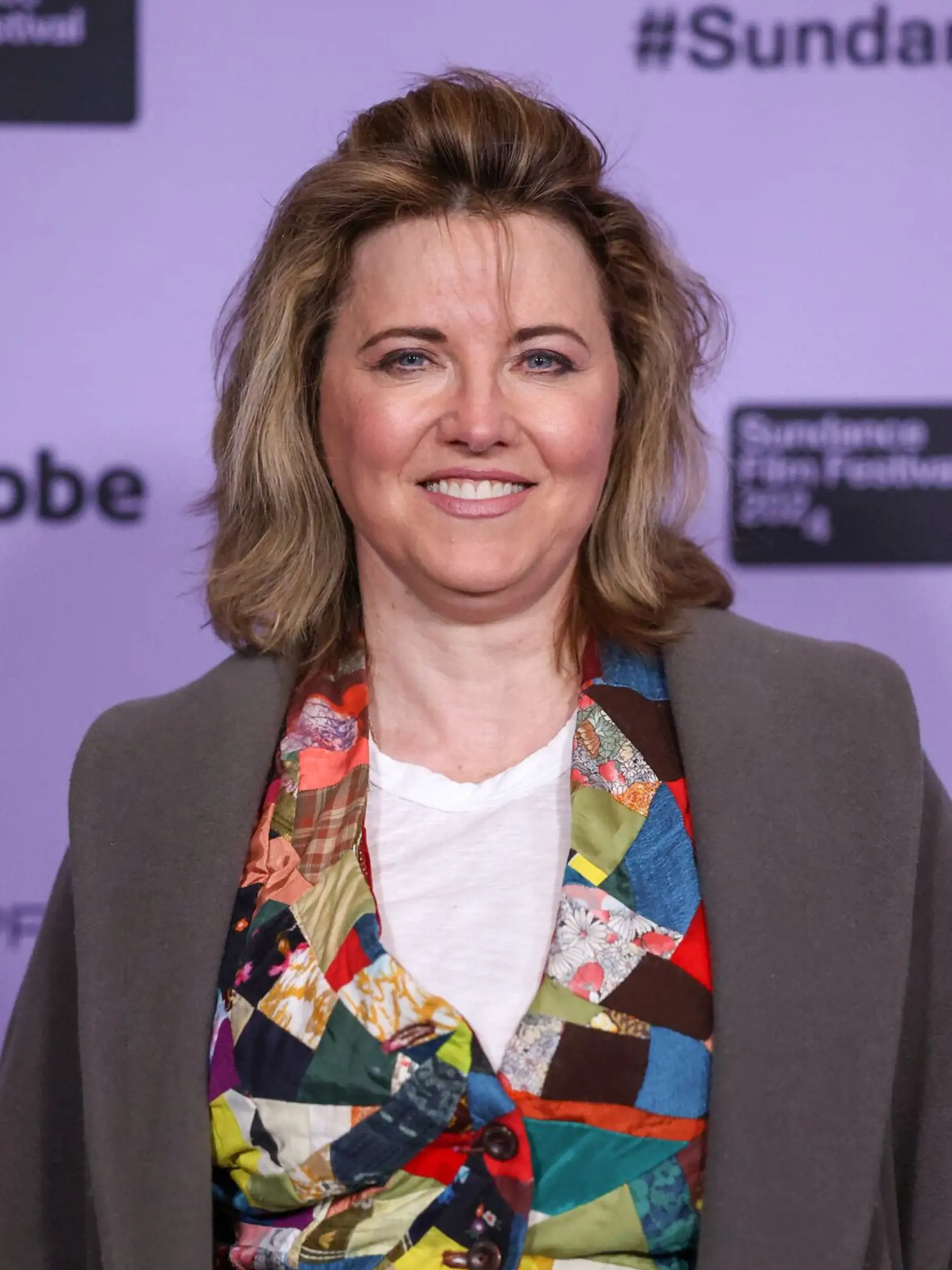 Lucy Lawless vyzerá dnes na nespoznanie. Blond vlasy, okuliare a samozrejme čas...Spoznali by ste ikonickú Xenu?