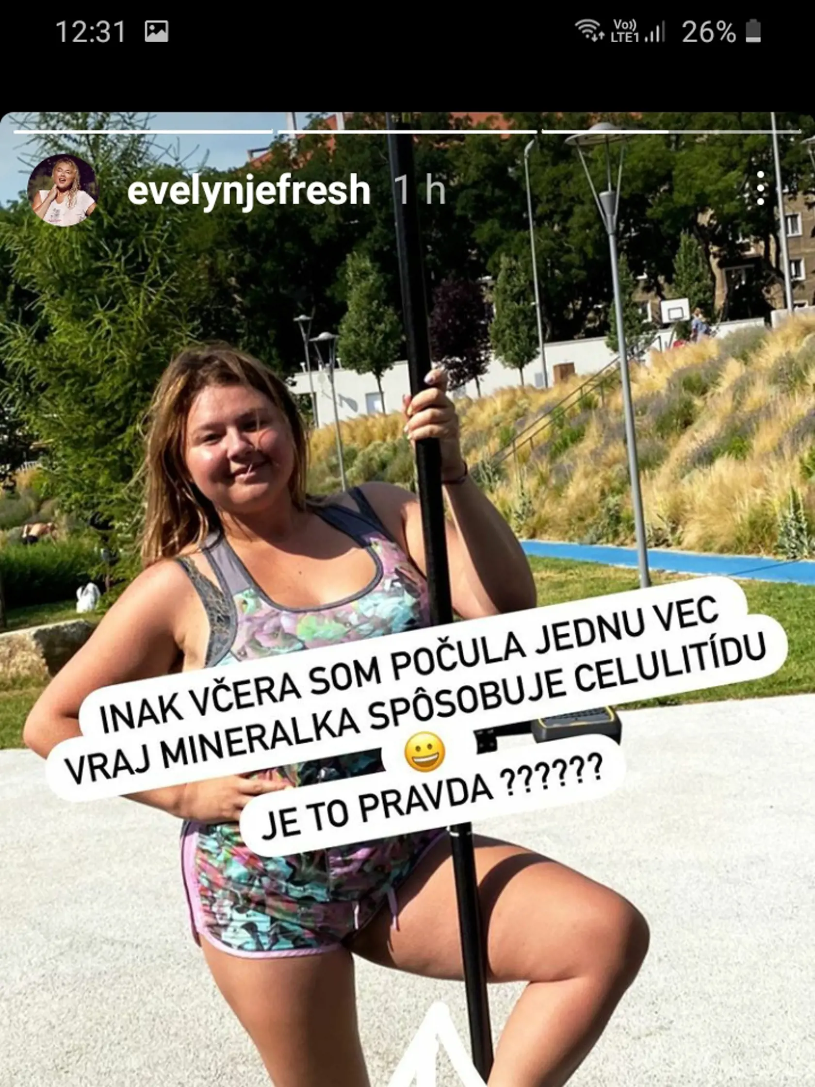 Evelyn si vie vystreliť aj sama zo seba.