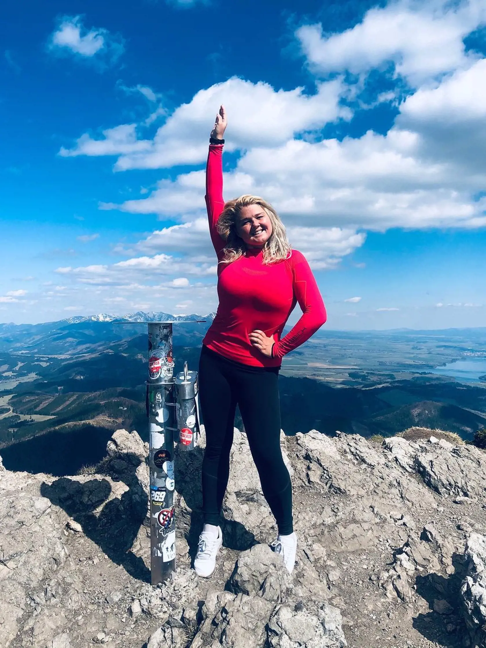 Evelyn podľahla turistike. 