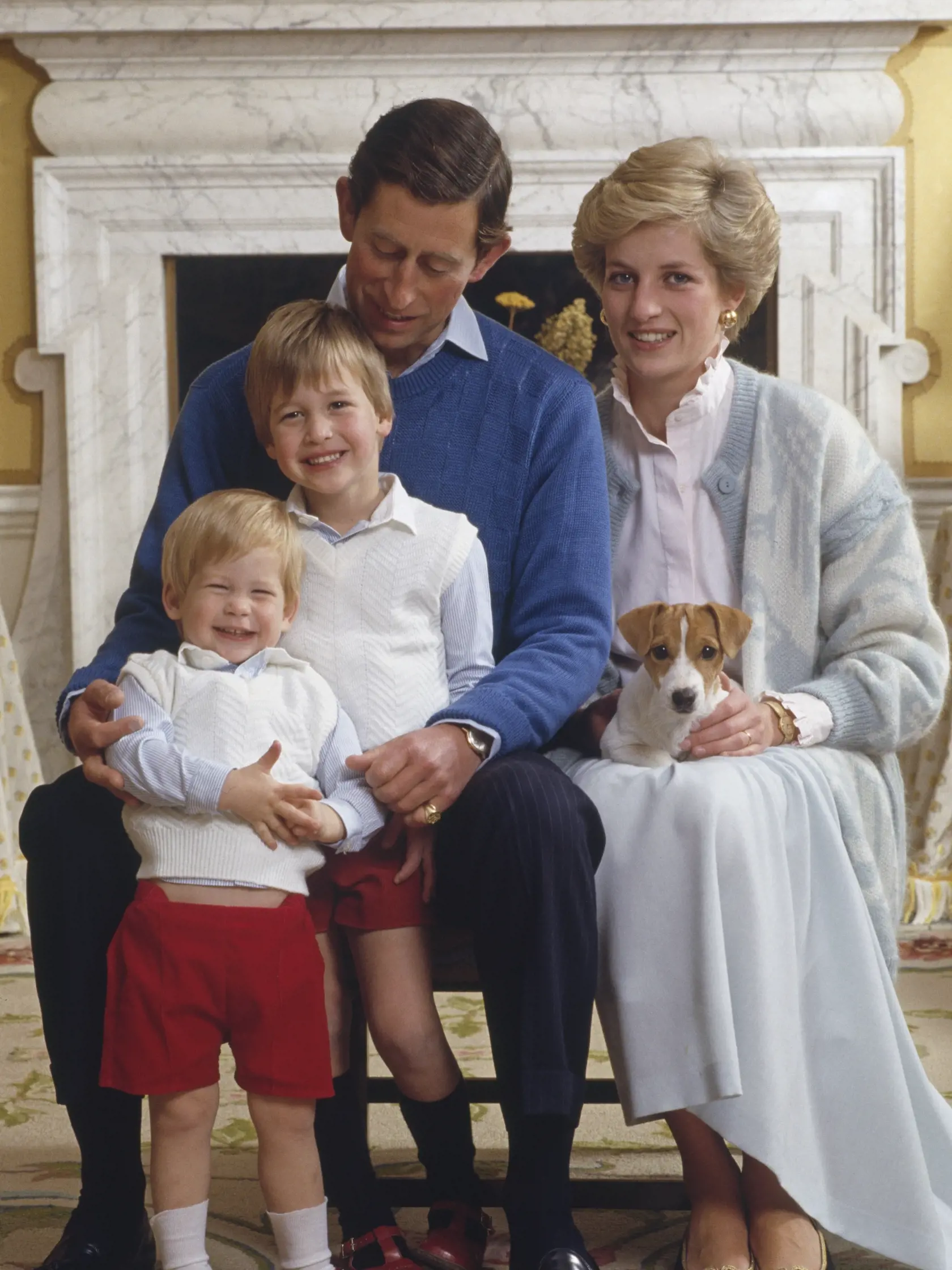 Princovia Harry a William spolu so svojimi rodičmi, budúcim kráľom Charlesom a jeho vtedajšou manželkou princeznou Dianou.