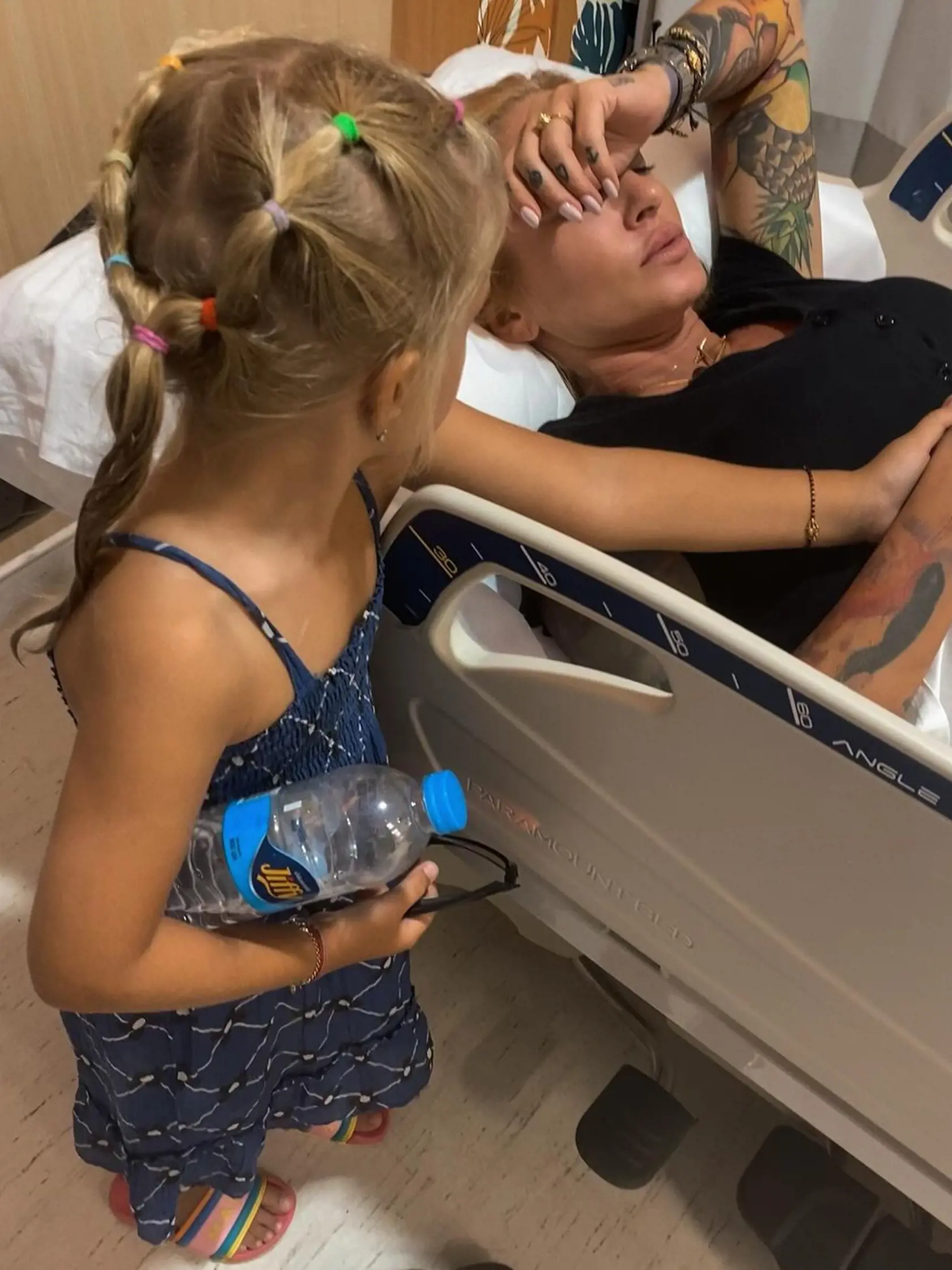 Lucia Sládečková je v nemocnici. „Sama tomu neverím. Mňa ani komáre nechcú, a predsa,“ napísala na svoj Instagram k fotografii, kde leží v miestnej nemocnici, Lucid. Tá sa tam lieči na horúčku dengue.