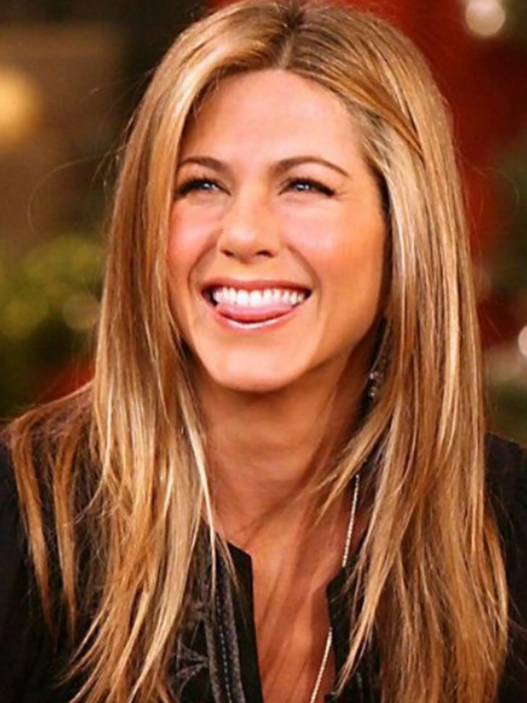 Jennifer Aniston sa zamilovala do raňajkovej vychytávky svojho manžela Justina Therouxa. „Naučil ma pridať do ovsenej kaše vaječný bielok. Na záver, keď je skoro uvarená, ho do nej jemne zašľahám a chutí famózne!“