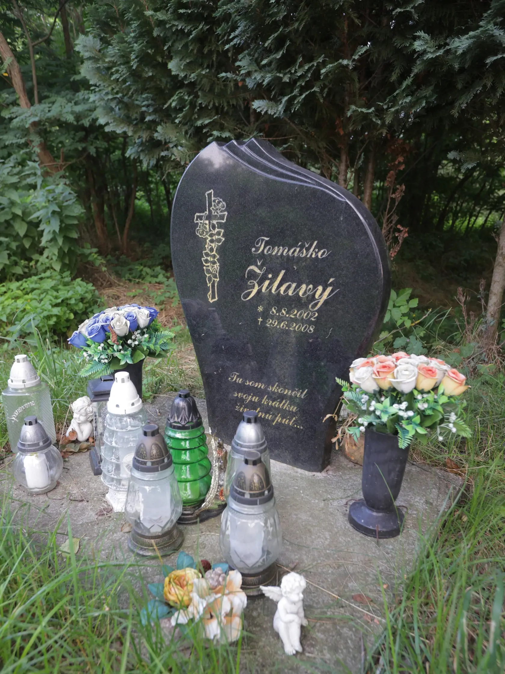 Miesto tragickej nehody Rasťa Žitného medzi Rohožníkom a Kuchyňou, kde vyhasol život iba 5-ročného Tomáška, ktorého zrazil bývalý markizák.