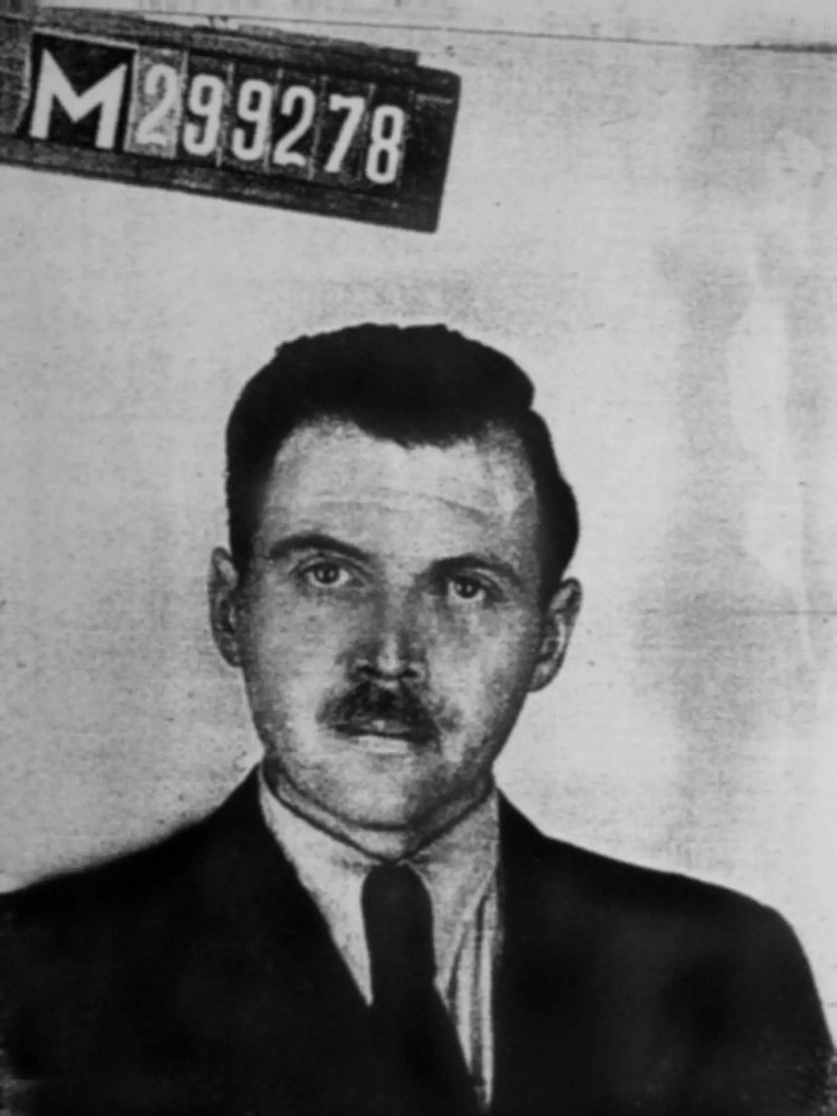 Josef Mengele bol prezývaný Anjel smrti pre svoje pokusy na väzňoch.