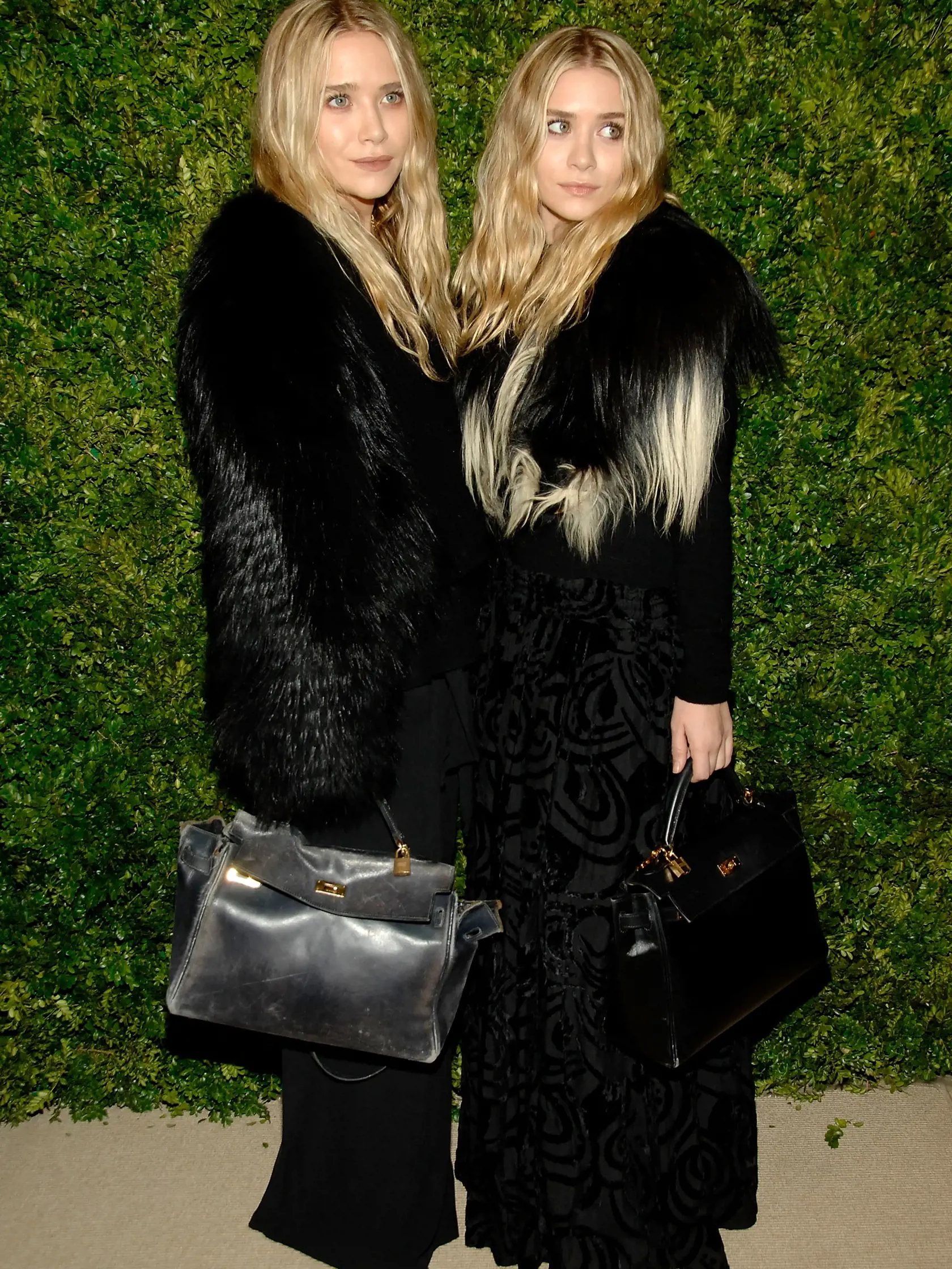 NEW YORK - NOVEMBER 15:  Mary-Kate Olsen and Ashley Olsen attend the 7th Annual CFDA/Vogue Fashion Fund Awards>> at Skylight SOHO on November 15, 2010 in New York City.  (Photo by Ben Gabbe/Getty Images)