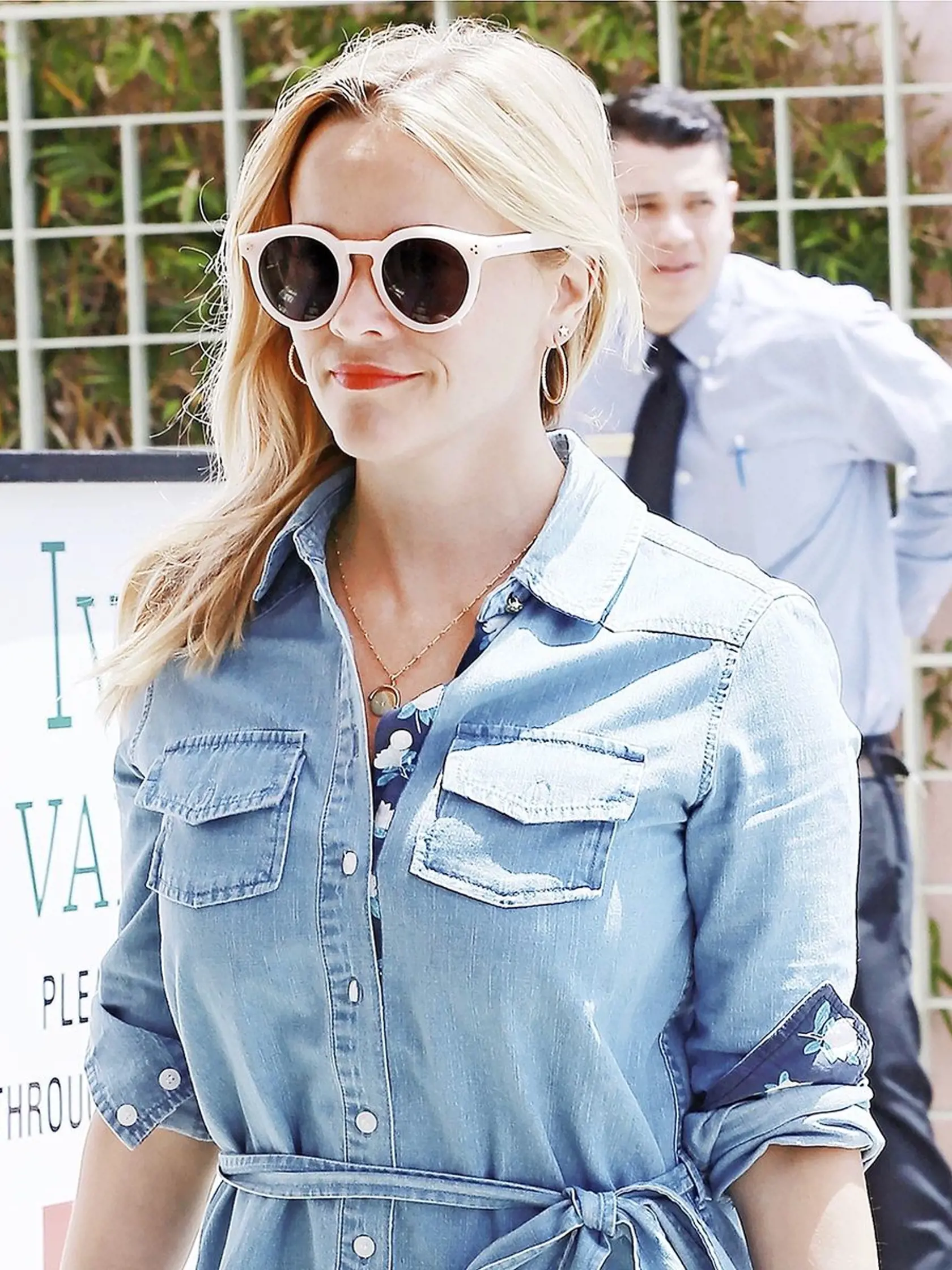 Reese  Witherspoon (42)