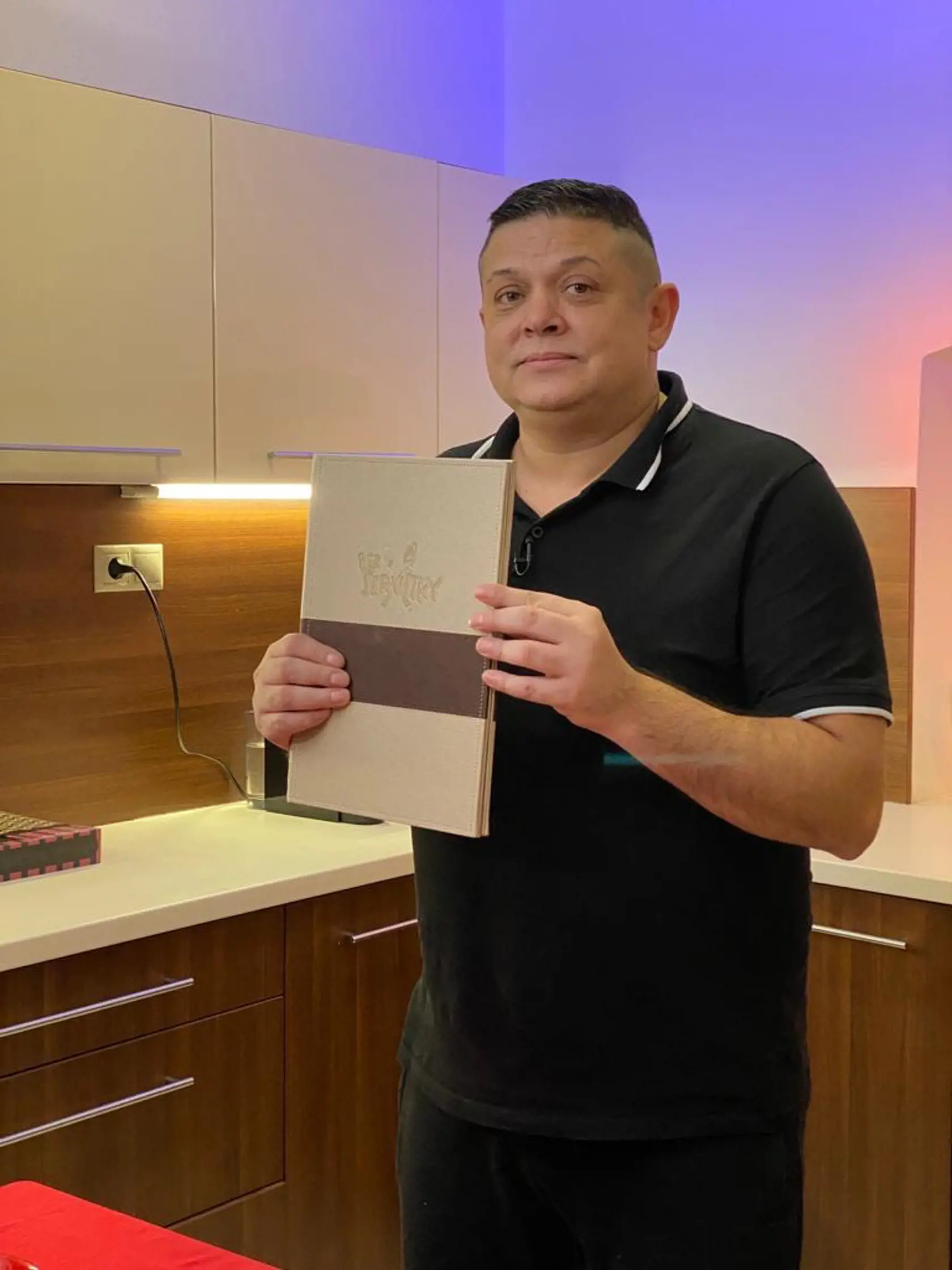 Erik Hilár Lakatošovie sa znova čoskoro predvedie v šou Bez servítky.