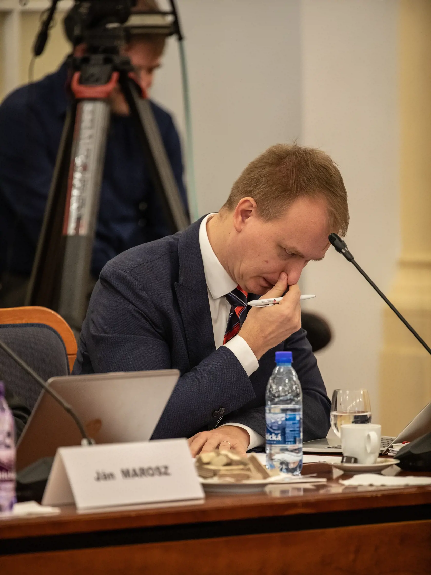Verejné vypočutie kandidátov na Ústavných Sudcov v Bratislave v budove Historickej Národnej Rady na Župnom Námestí