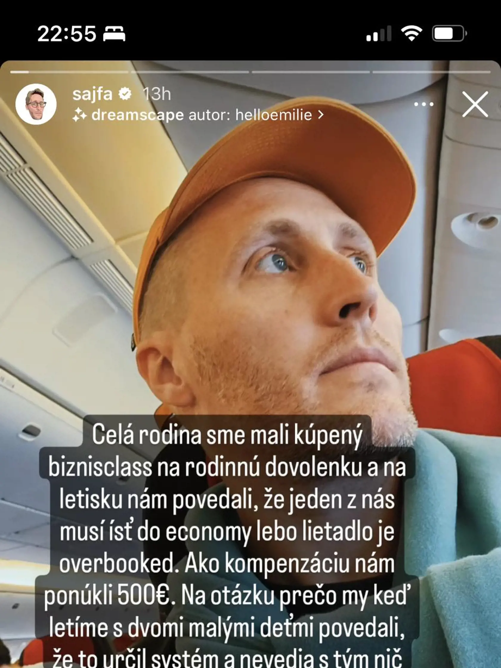Sajfa musel kvôli overbookingu cestovať v nižšej triede