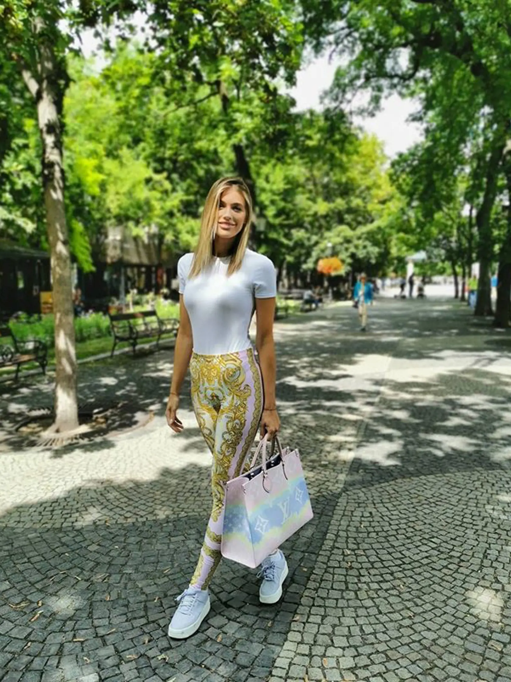 Jasmina Alagic - na fotografii ukázala podivný fľak na intímnych partiách. Bola to náhoda či zámer?