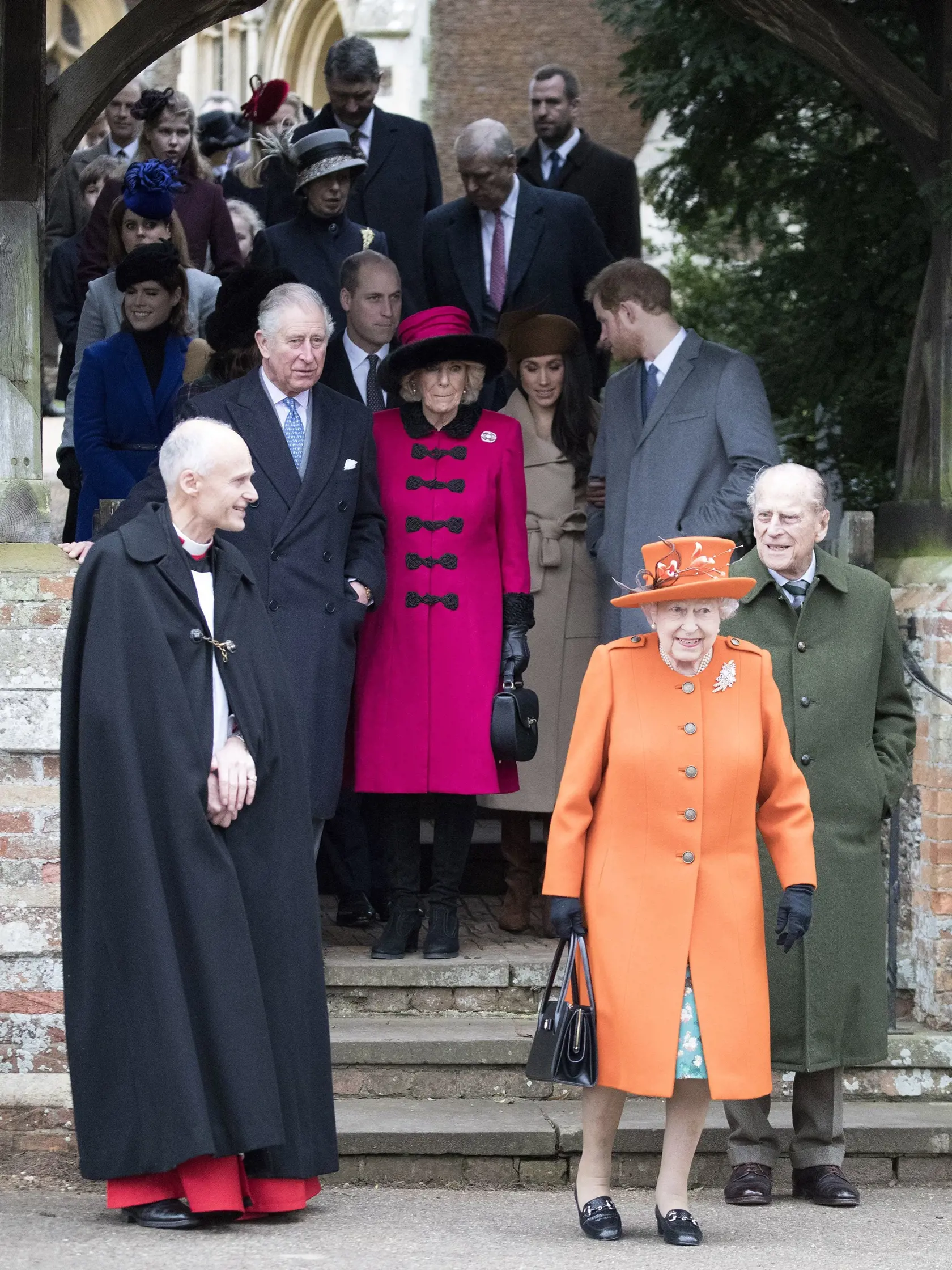 Britská monarchia drží krok s dobou. Princ Harry si smel na Vianoce pozvať snúbenicu Meghan Markle. 