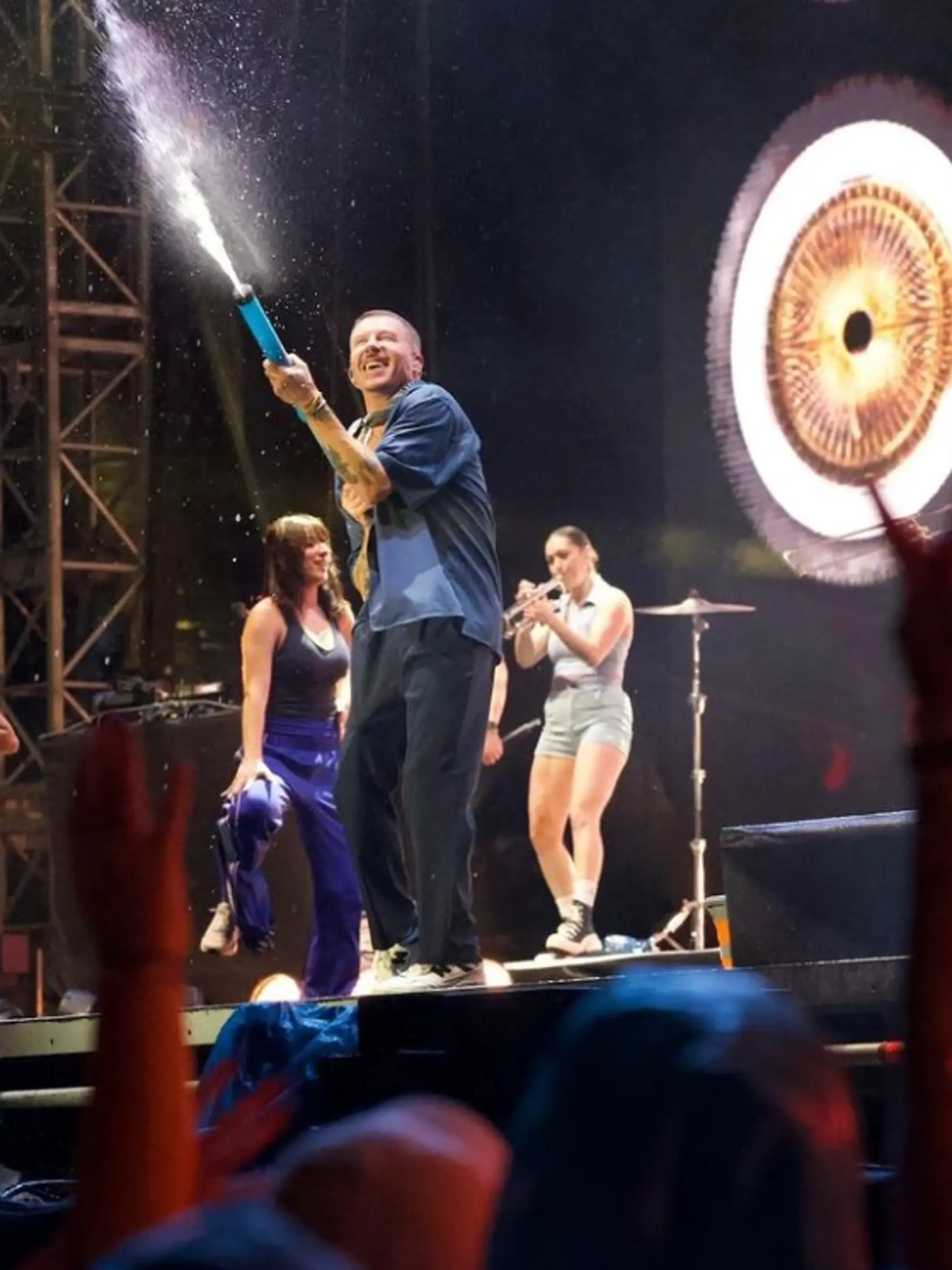 Macklemora ani jeho fanúšikov dážď nezastavil.