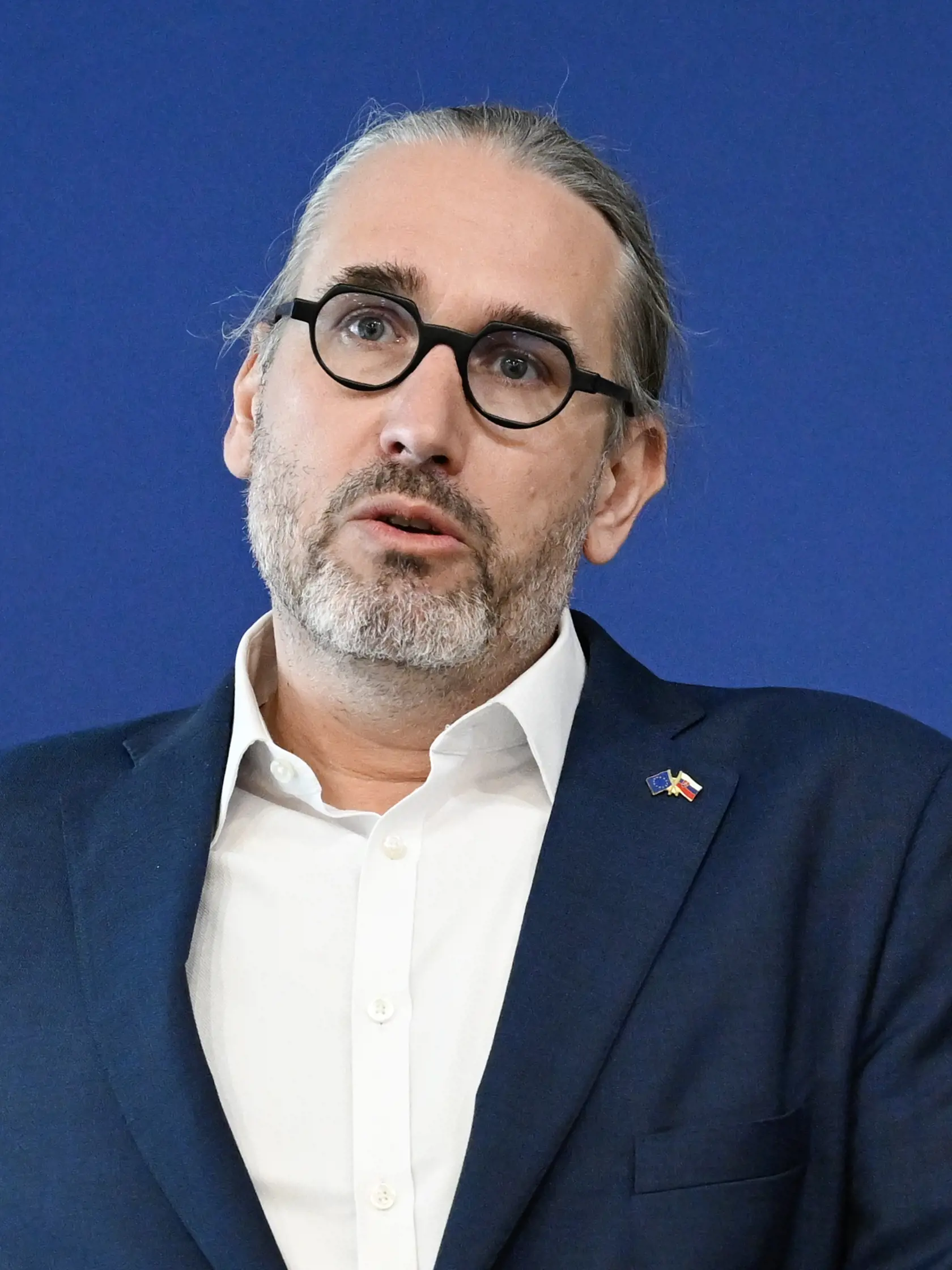 Na snímke slovenský europoslanec Martin Hojsík (Progresívne Slovensko). Všetci poslanci EP dostávajú rovnaký plat. Hrubý mesačný plat poslancov EP je €10.377,43 a po odpočítaní daní EÚ a príspevkov na poistenie €8.089,63 (údaje k 01.01.2024).