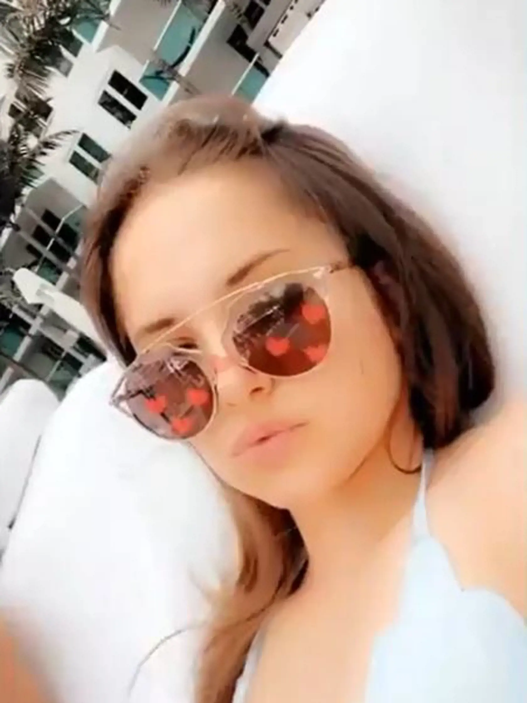 V poslednej dobe totiž so zverejňovaním záberov poriadne pritvrdila a čoraz častejšie na fotografiách predvádza svoje ženské krivky v sexi pózach a hlbokých dekoltoch.