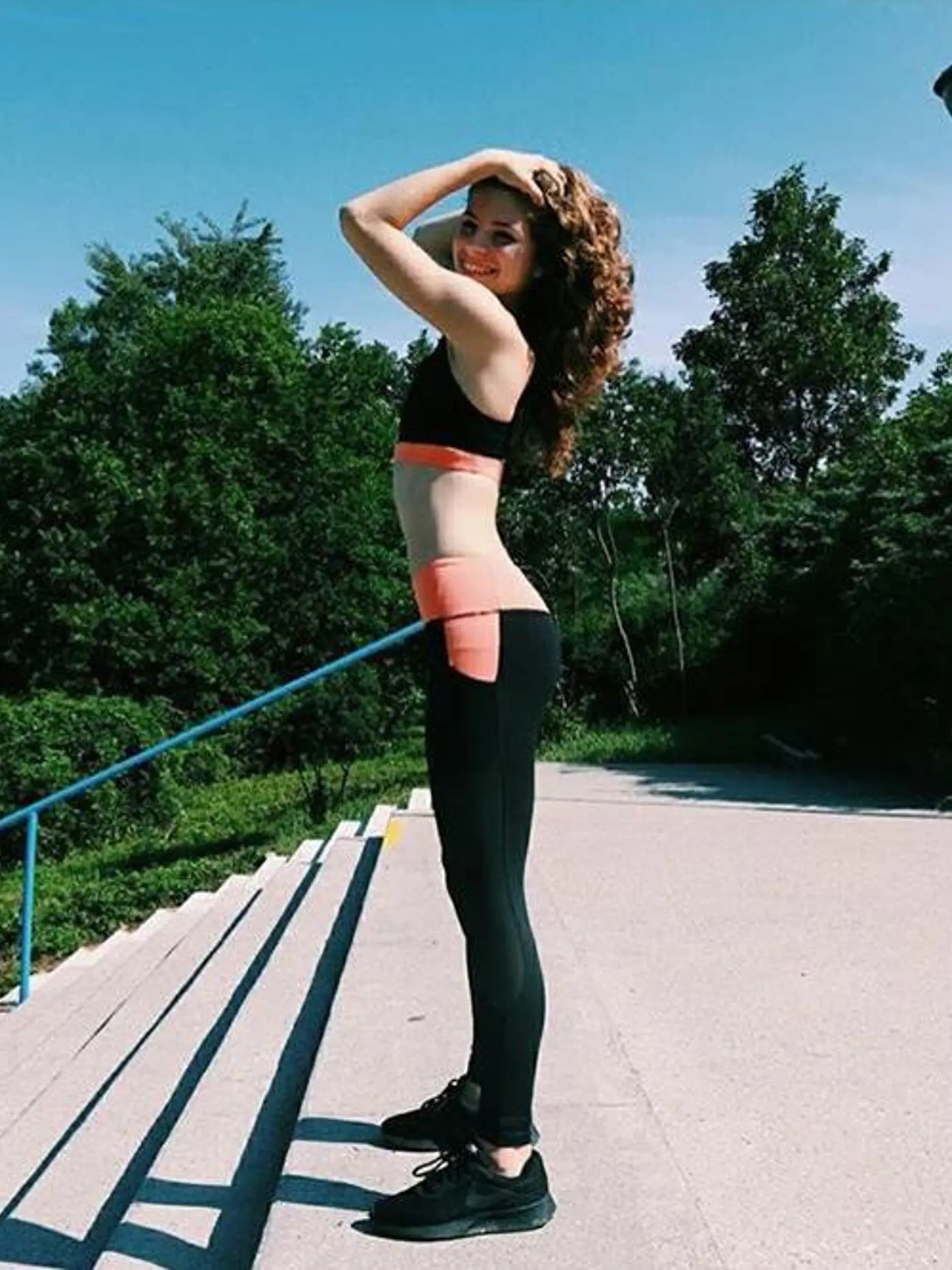 Zuzana Kraváriková, seriálová Dorota: Len nedávno oslávila 18 rokov. A aj tým sa pochválila svojim fanúšikom. Zuzka je mladá, krásna a sympatická herečka, ktorá nemá problém zavesiť fotky hoci len v plavkách.