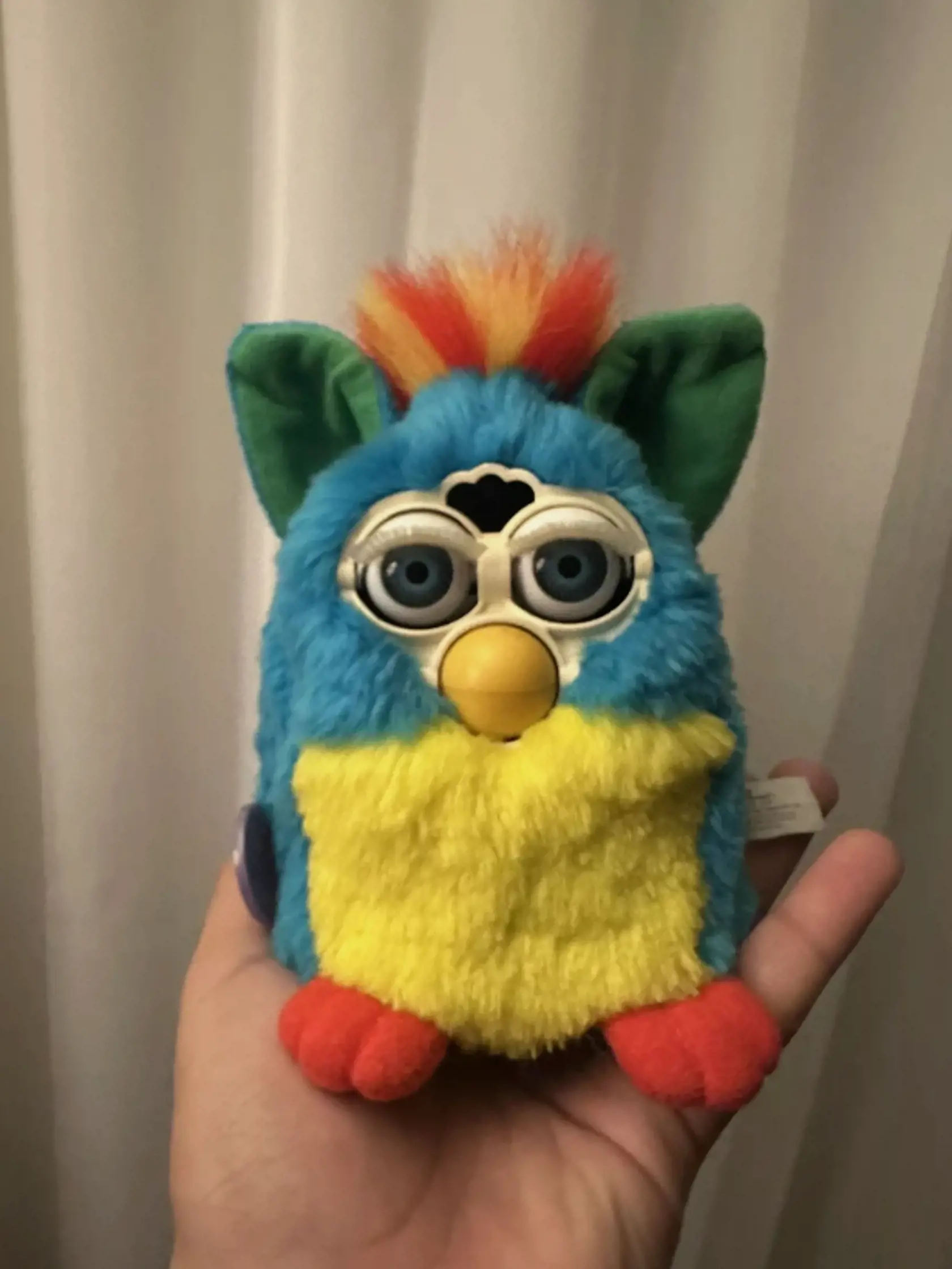 Robotické plyšáky Furby tiež poľahky predáte. Najcennejší dúhový variant od americkej značky Kid Cuisine môže vyniesť 870 až 2 200 eur.