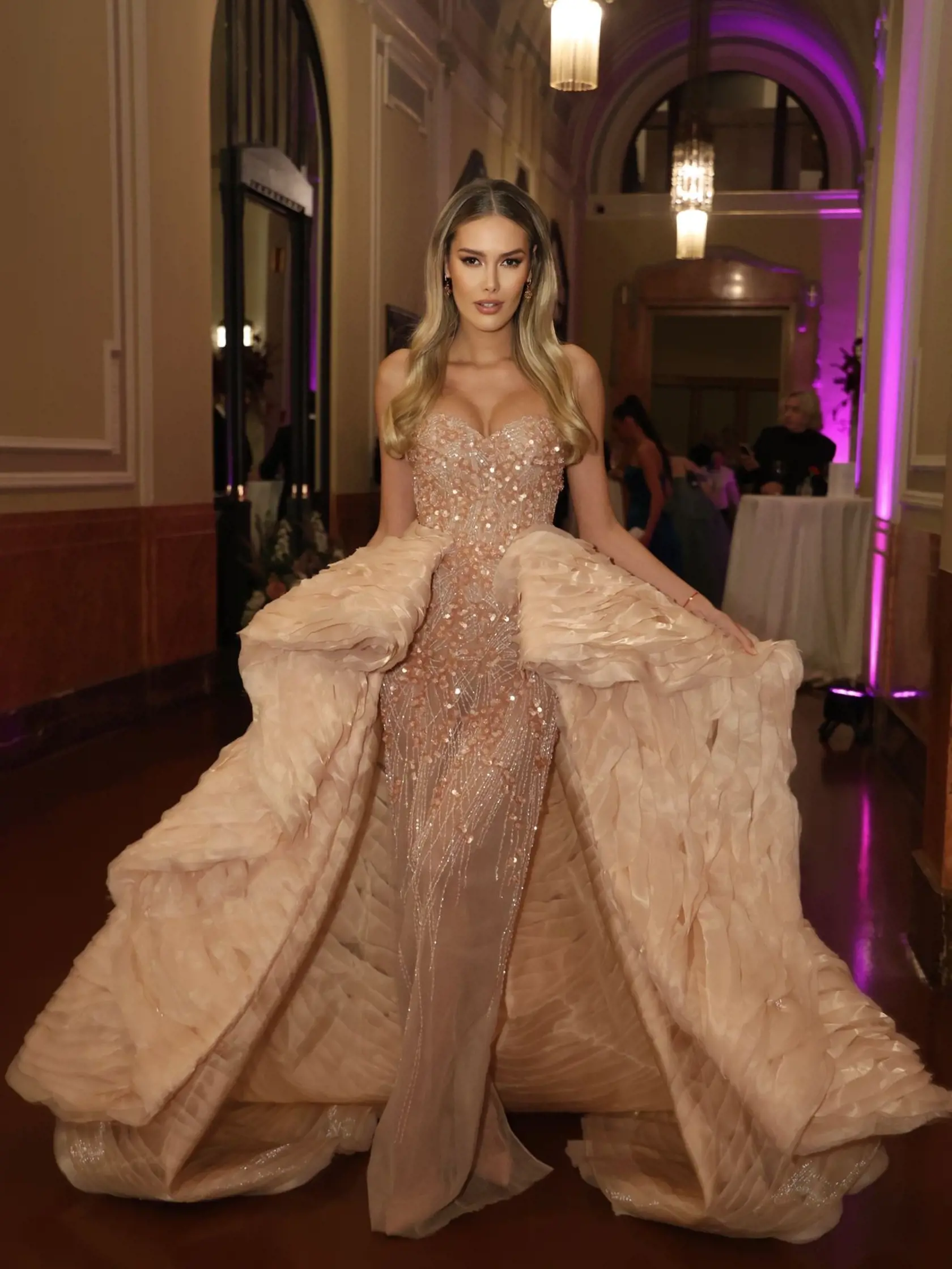 Miss Universe 2023 žiarila na Česko-Slovenskom plese ako pravá módna ikona