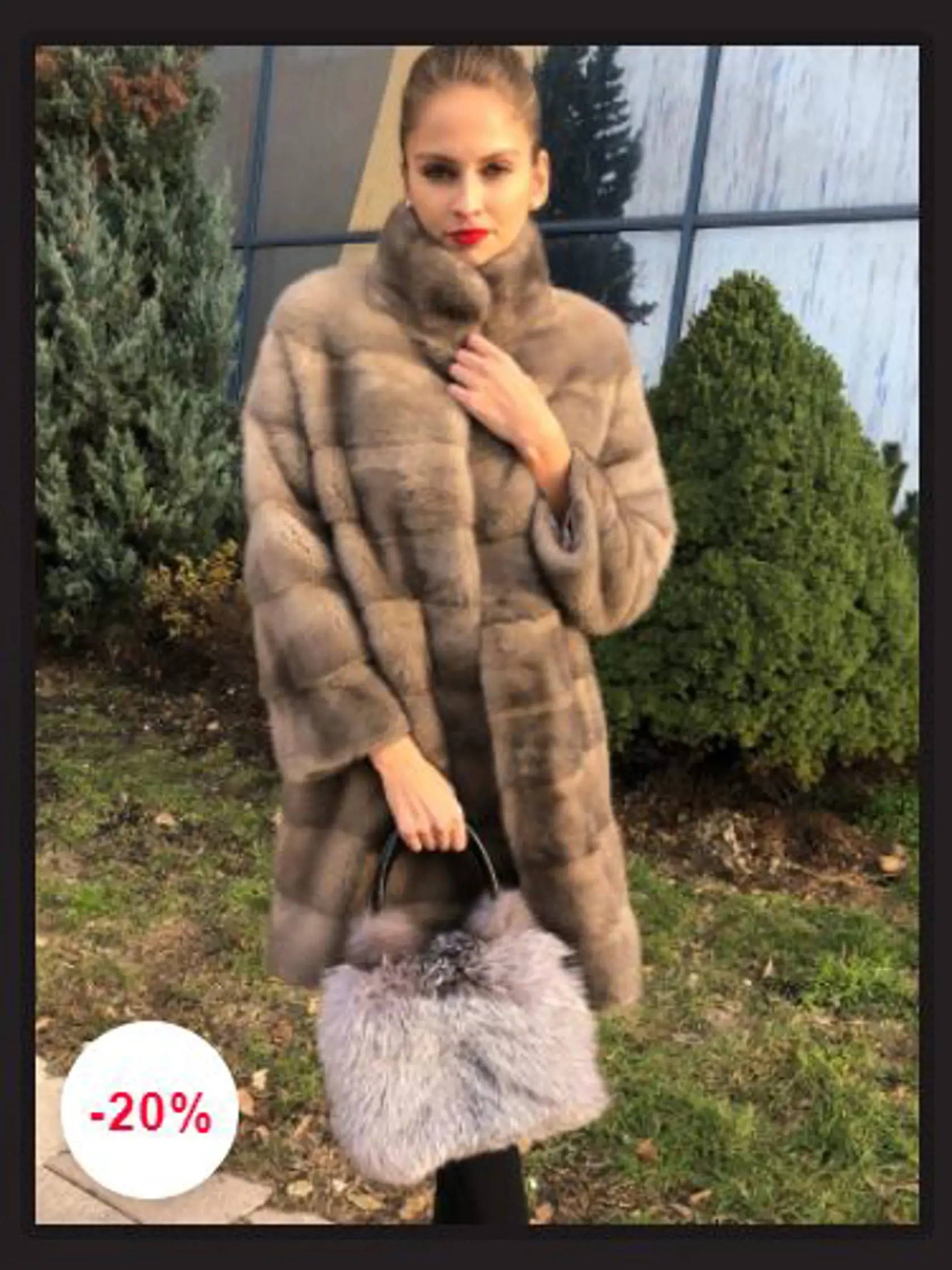 Tereza robí reklamu na pravé kožušiny z norky, striebornej líšky či králika. Tento kožuch z norky stojí po zľave 4720 eur.