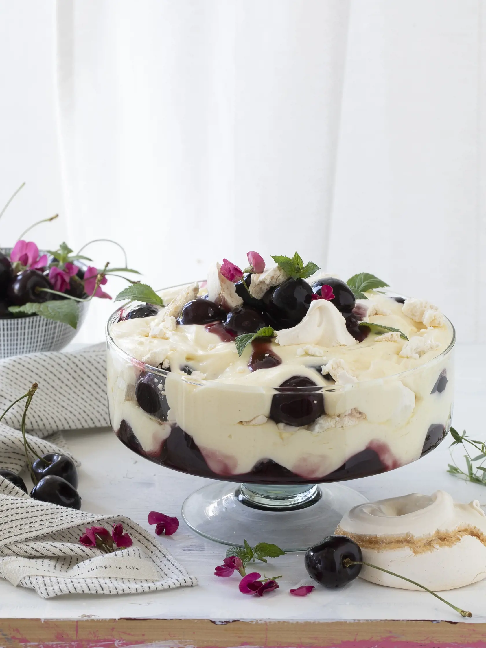 Čerešňový dezert so šľahačkou a mascarpone
