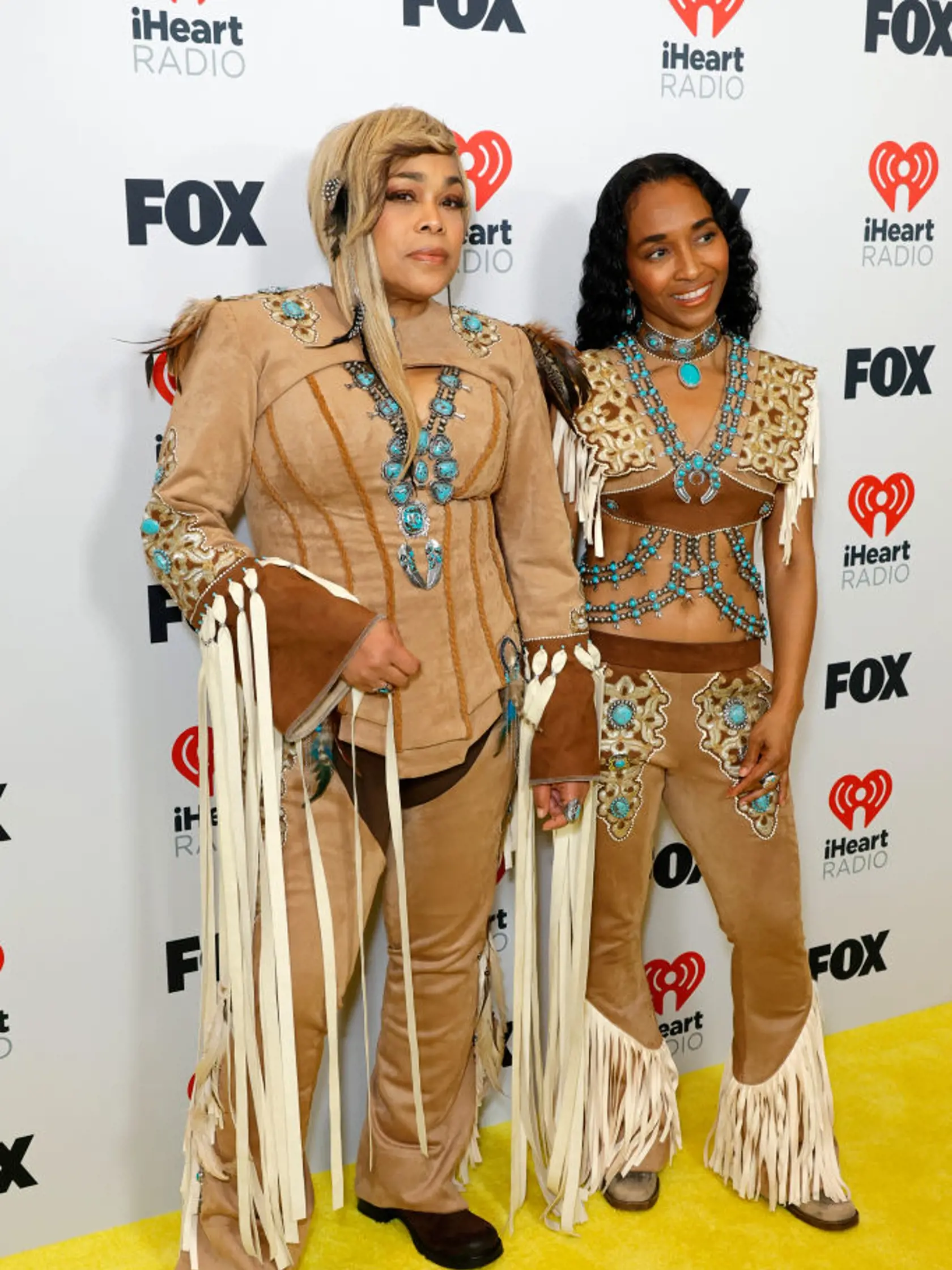 Tionne "T-Boz" Watkins a Rozonda "Chilli" Thomas z kapely TLC pripomínali indiánky.