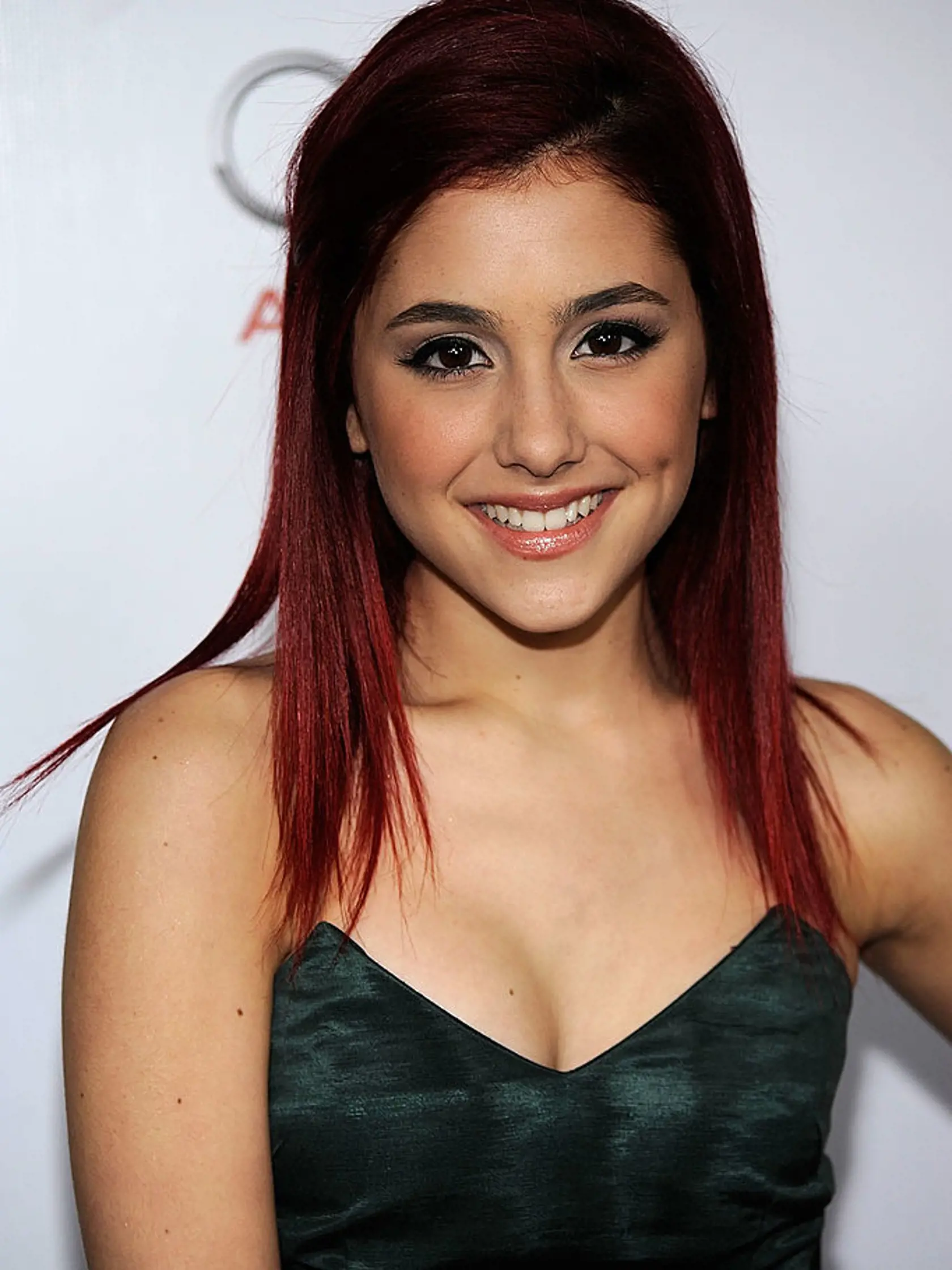 Ariana Grande na začiatku.
