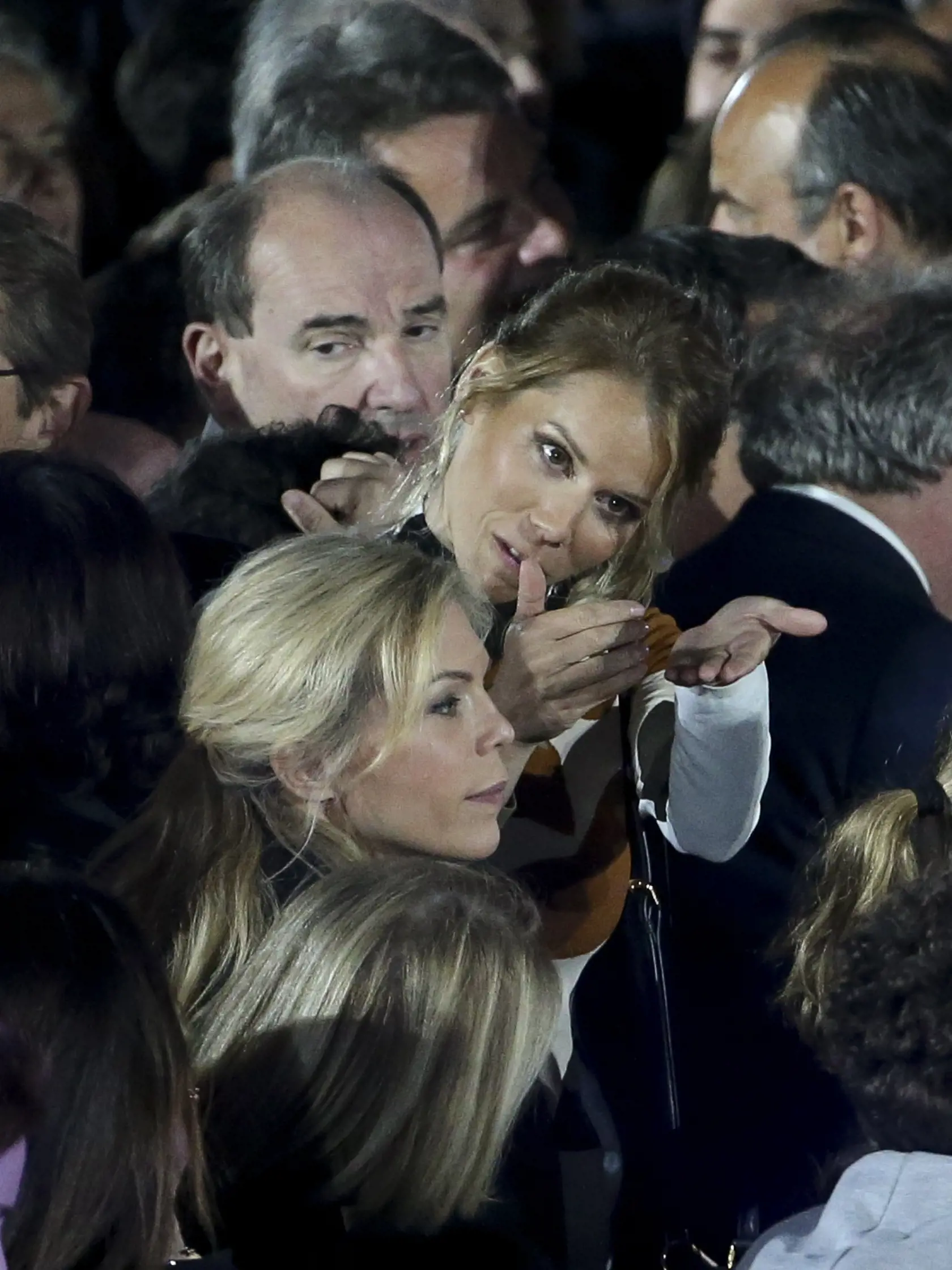 Tiphaine Auzière (38), od ktorej je staronový francúzsky prezident Emmanuel Macron (44) len o šesť rokov starší, prišla po oznámení výsledkov volieb podporiť mamu Brigitte (69) aj nevlastného otca. Sprevádzala ju aj jej staršia sestra Laurence (45).