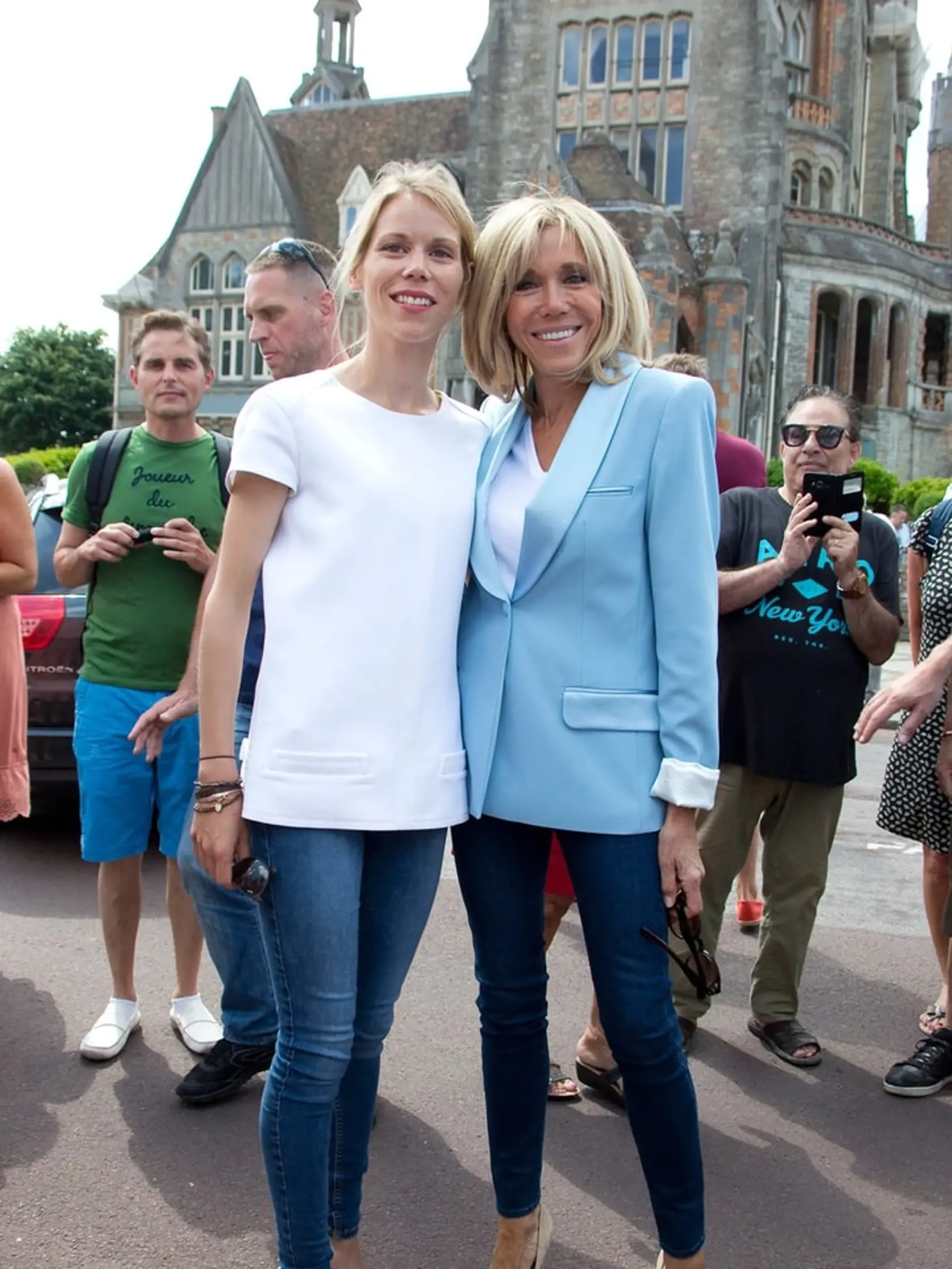Brigitte Trogneux strávila volebný deň s dcérou Tiphaine.