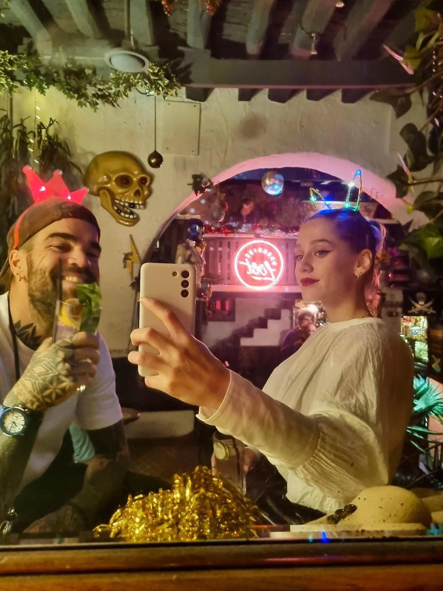 Filip Šebo a Emma Drobná vítali rok 2022 na Ibize.