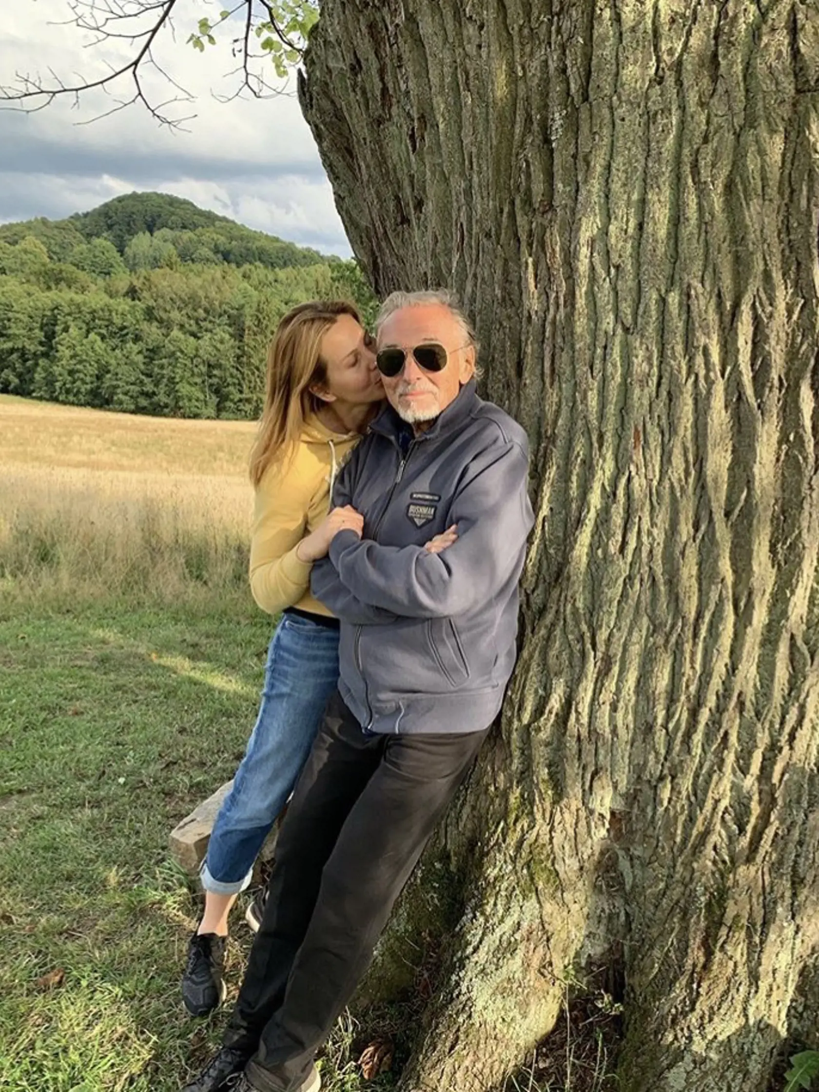 Klebety ich neohrozili. Takto zaľúbene sa bozkávajú.