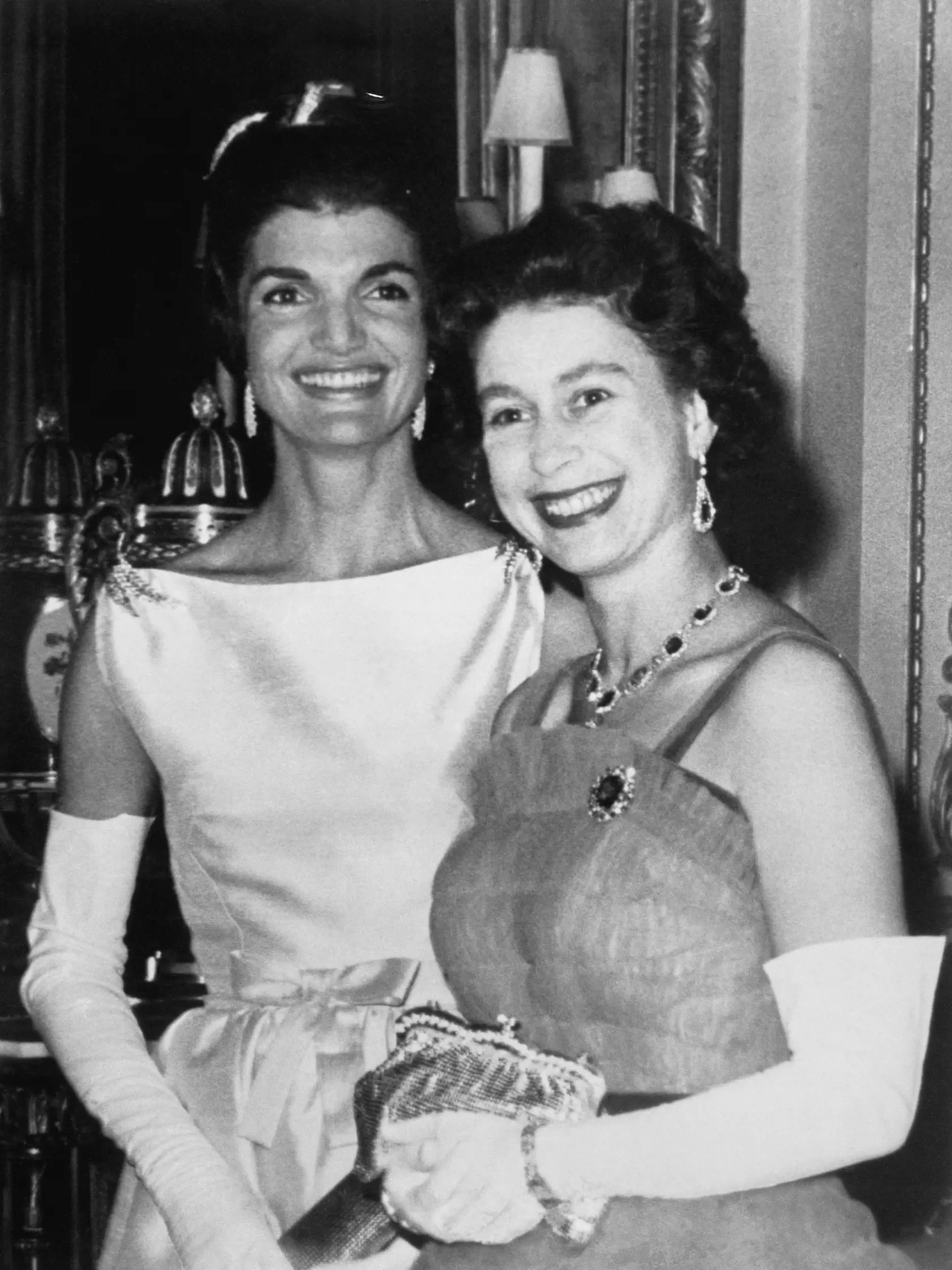 Kráľovná Alžbeta II. a Jacqueline Kennedy