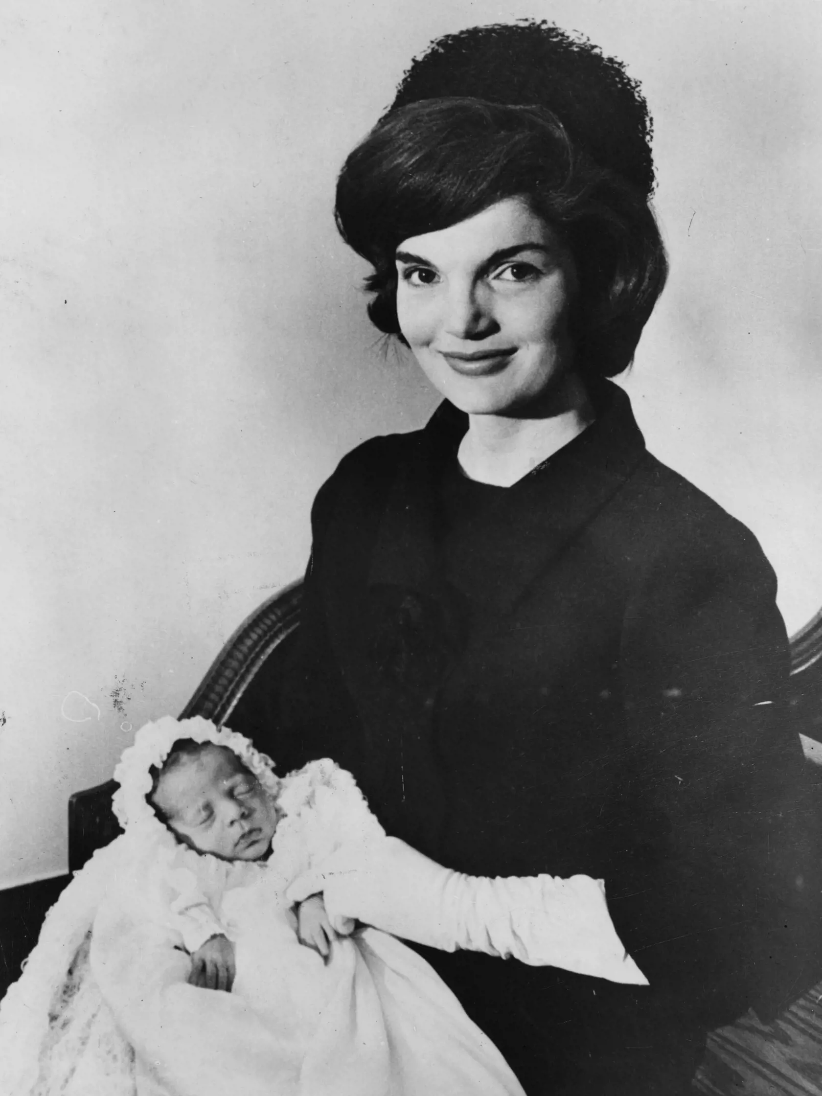 10th December 1960:  Jackie Kennedy (1929 - 1994), the wife of the American President-Elect John F Kennedy with her son John Kennedy Jr (1960 - 1999).  (Photo by Keystone/Getty Images)