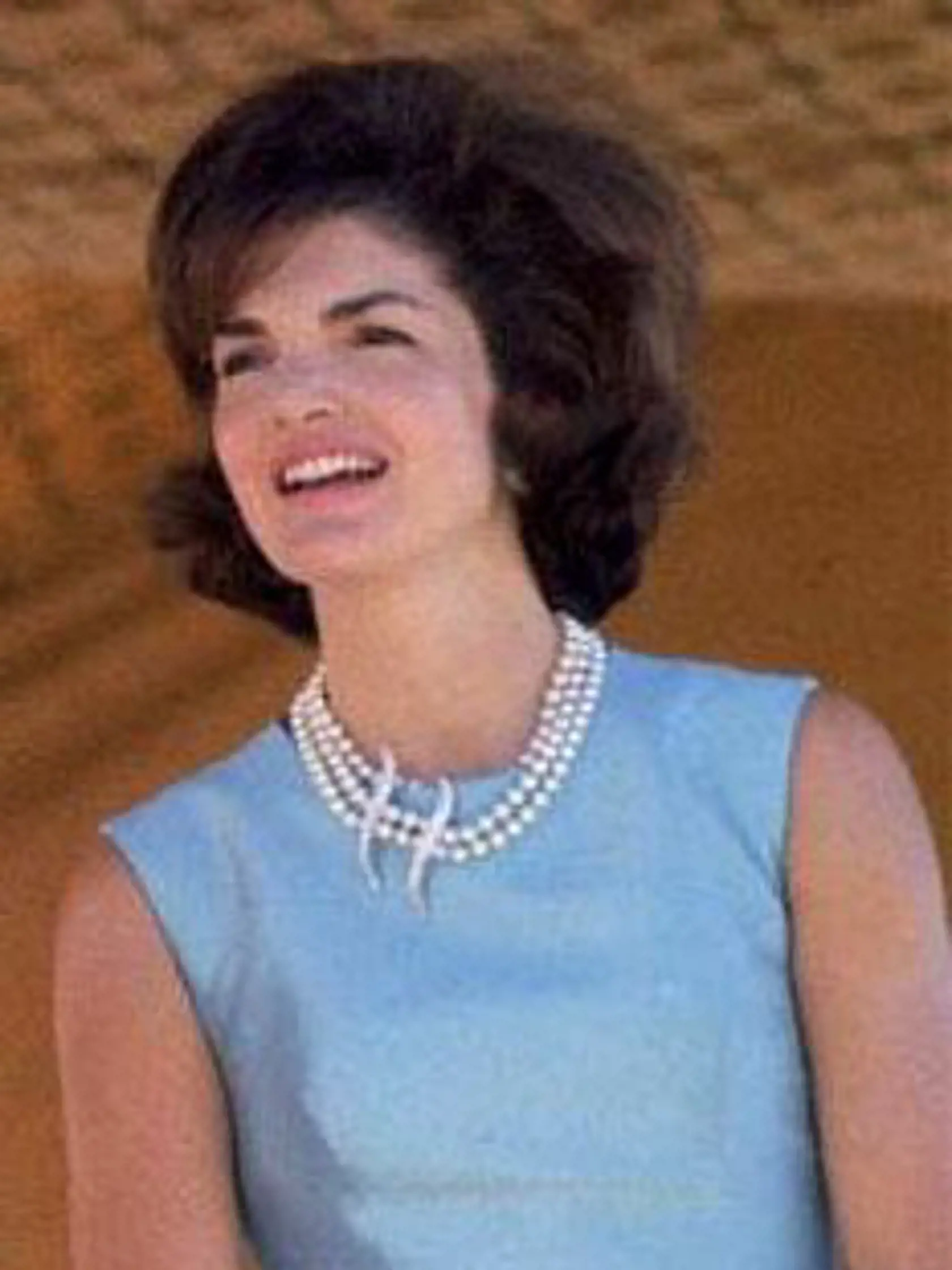 ikonická Jackie Kennedy (†64) v bledomodrých šatách.