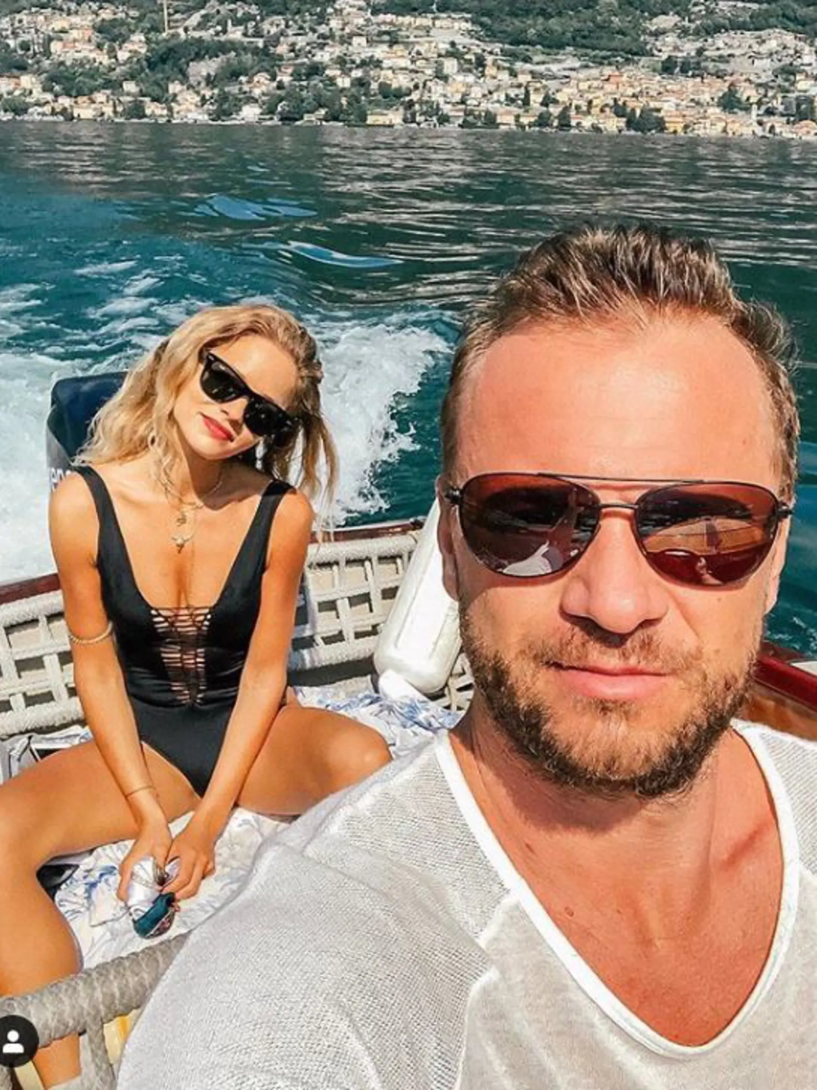 Ivana Gáboríková s manželom na lodi.