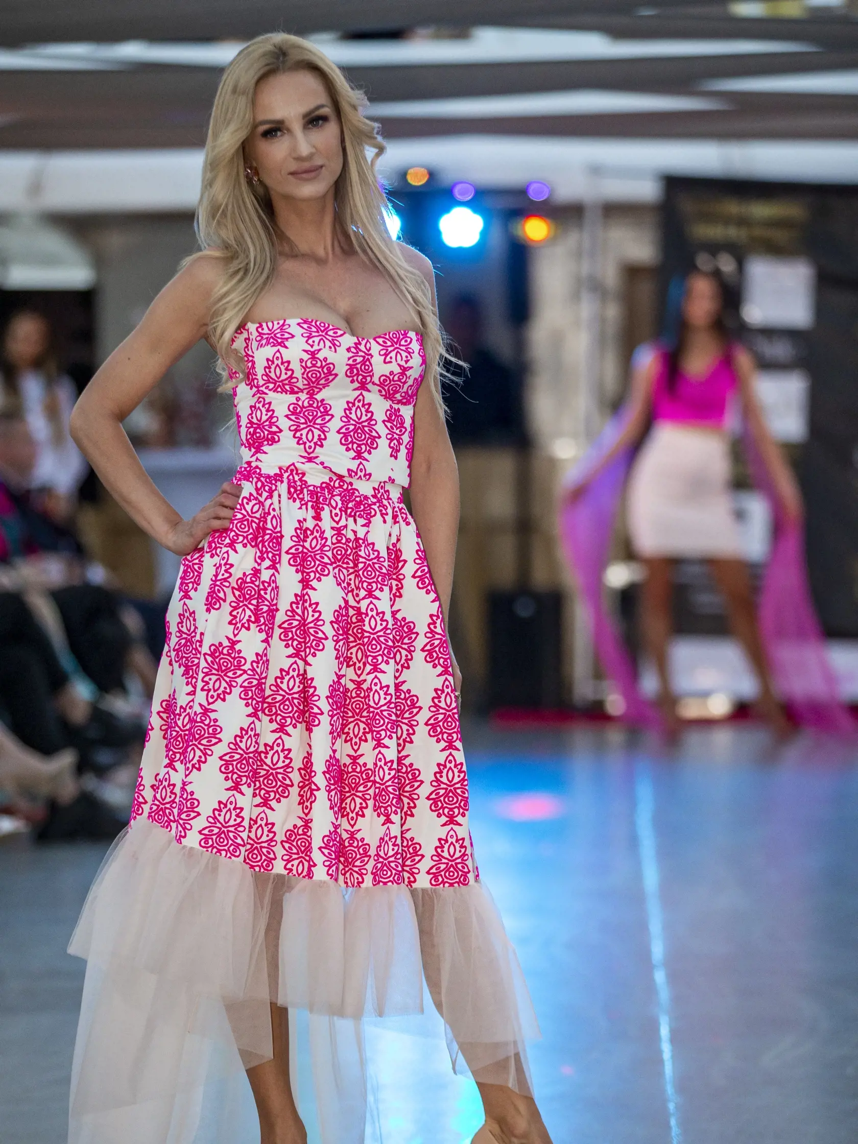 Módna prehliadka spojená s charitou “Prestige fashion event & charity” sa uskutočnila na lodi. 