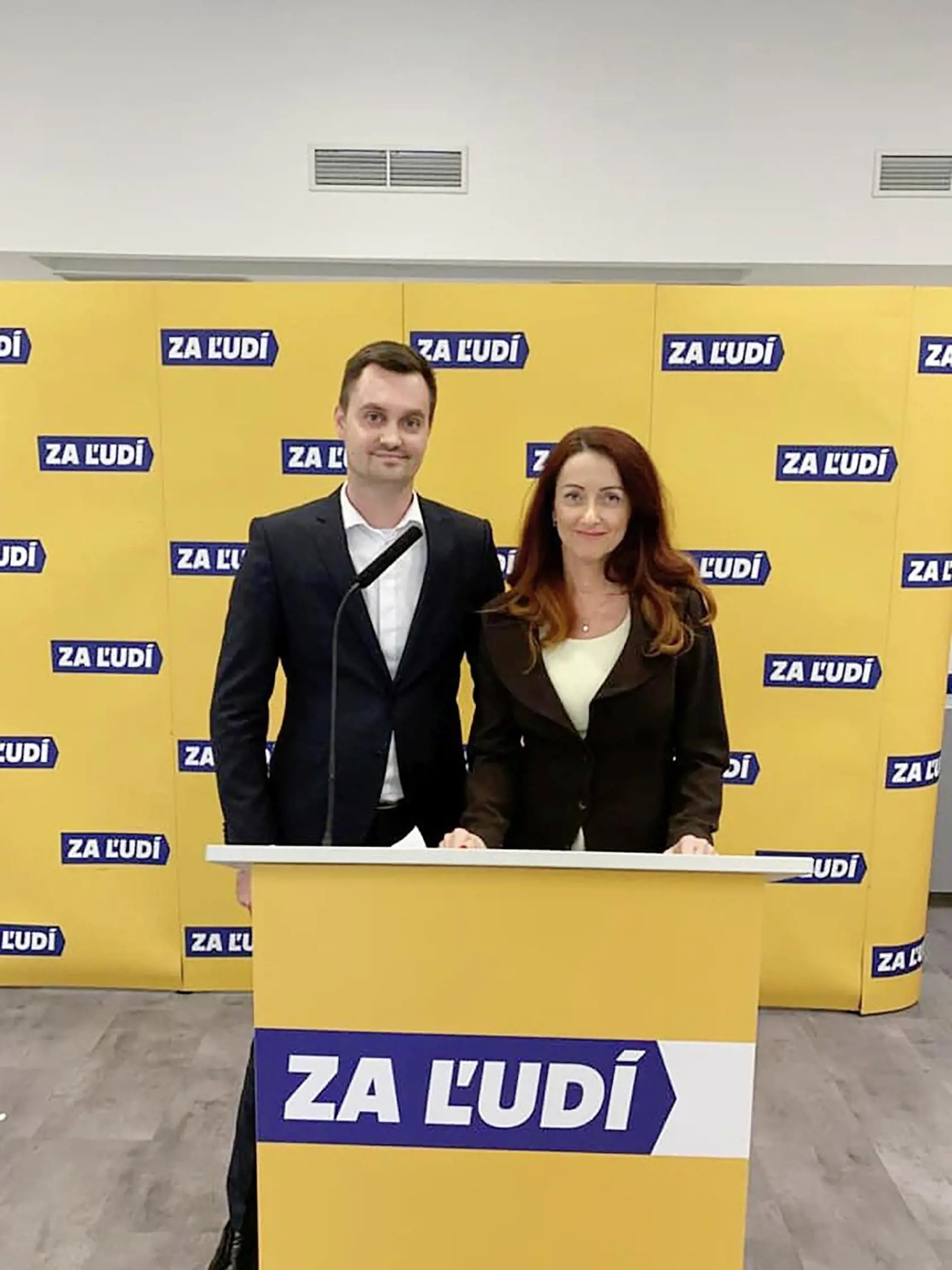 POSLANEC MESTSKÉHO ZASTUPITEĽSTVA 
 V NITRE V minulosti robil poslaneckého asistenta Andrey Letanovskej.