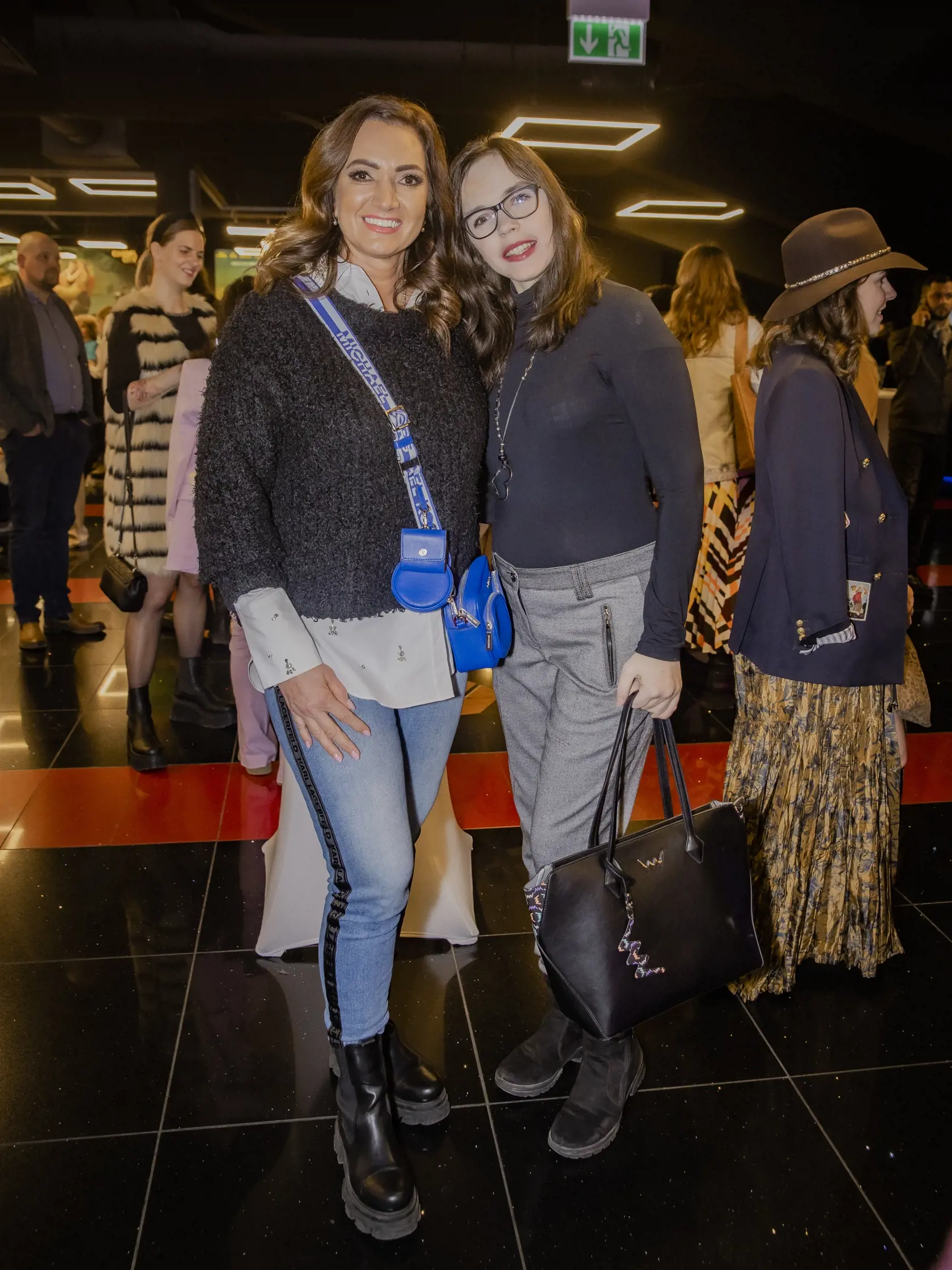 Na snímke Karin Majtánová s dcérou Karin počas slávnostnej premiéry filmu Buď chlap!