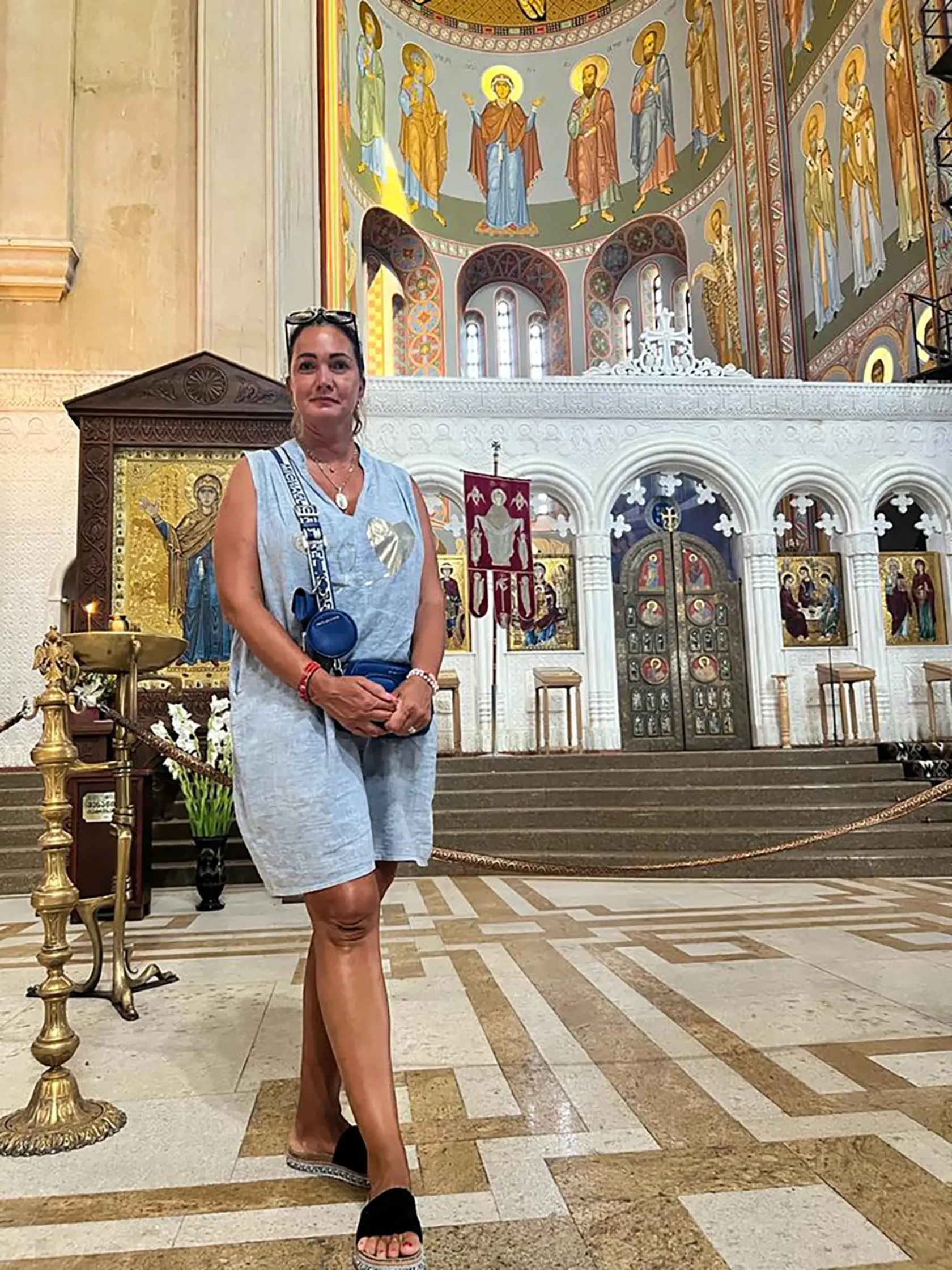 Vyliala si dušu. Navštívili viacero chrámov, kde sa Karin pomodlila k Bohu.