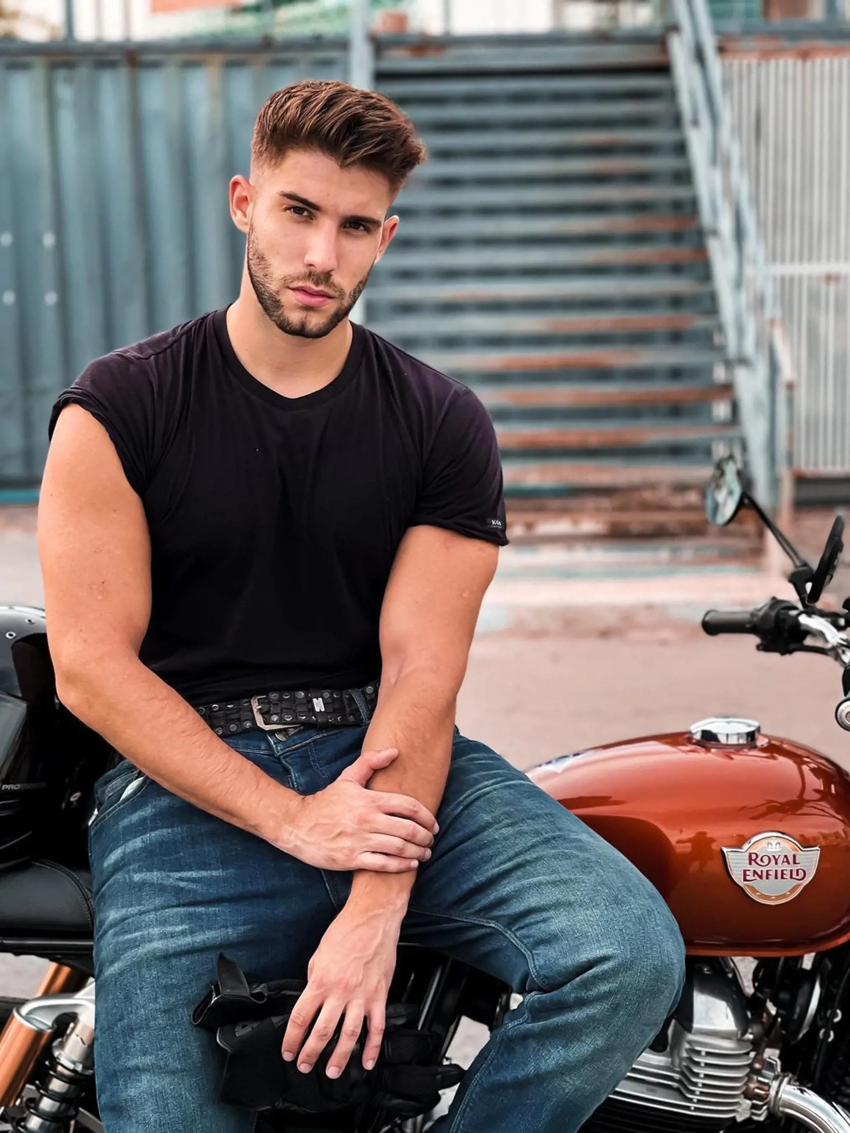 Tomáš miluje motorky.