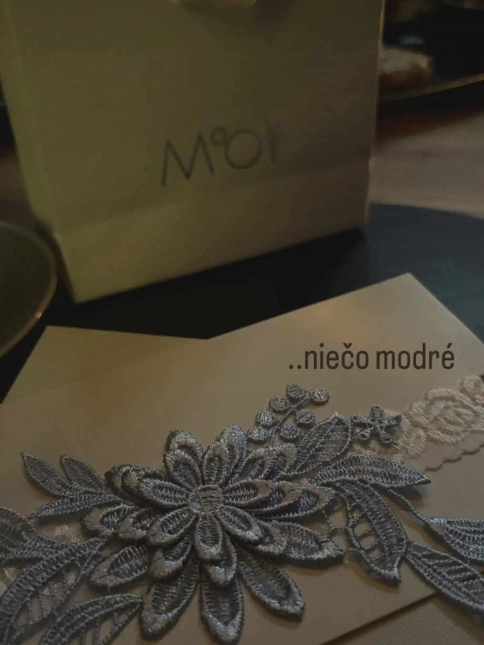 Neveste nechýbalo ani „niečo modré“.