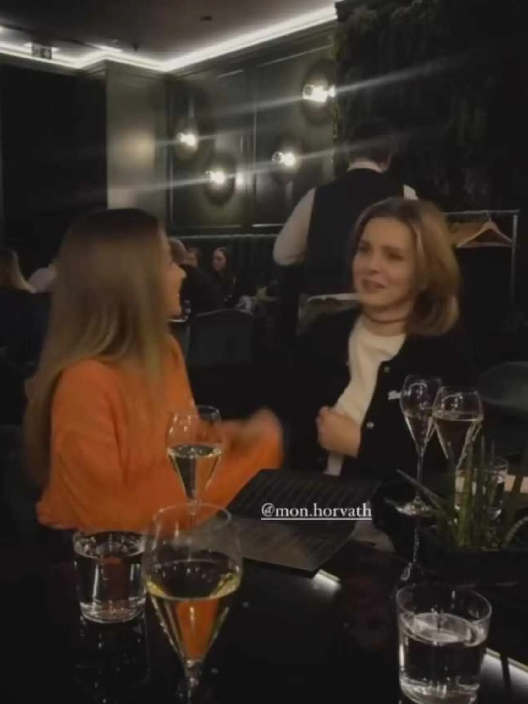 Nevynechala tradície a pred svadbou si vyhodila z kopýtka.