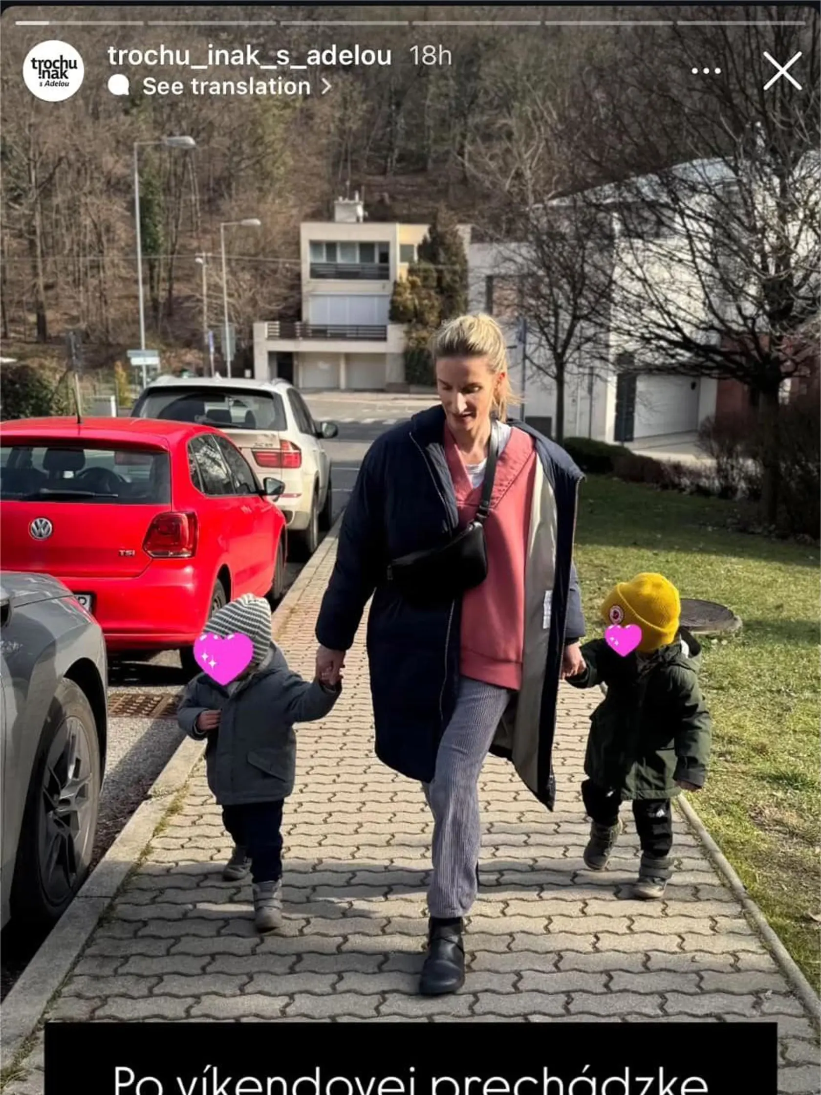 Adela Vinczeová s Maxom na prechádzke