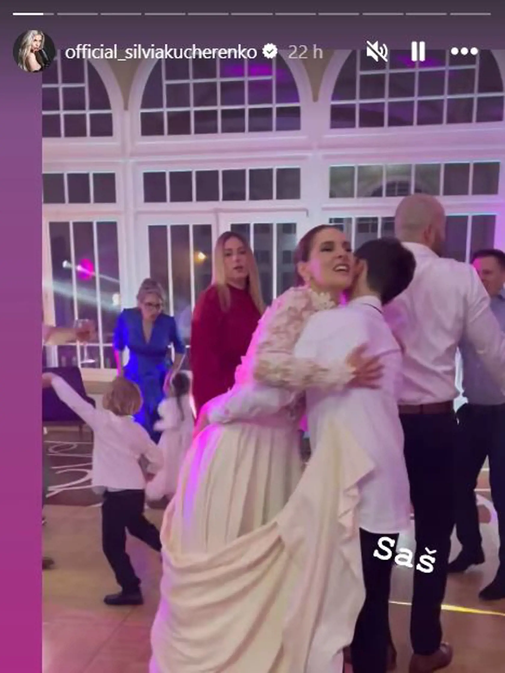 Herečka Monika Horváthová sa druhýkrát vydala. Na jej svadba nechýbala ani jej švagriná Silvia Kucherenko.