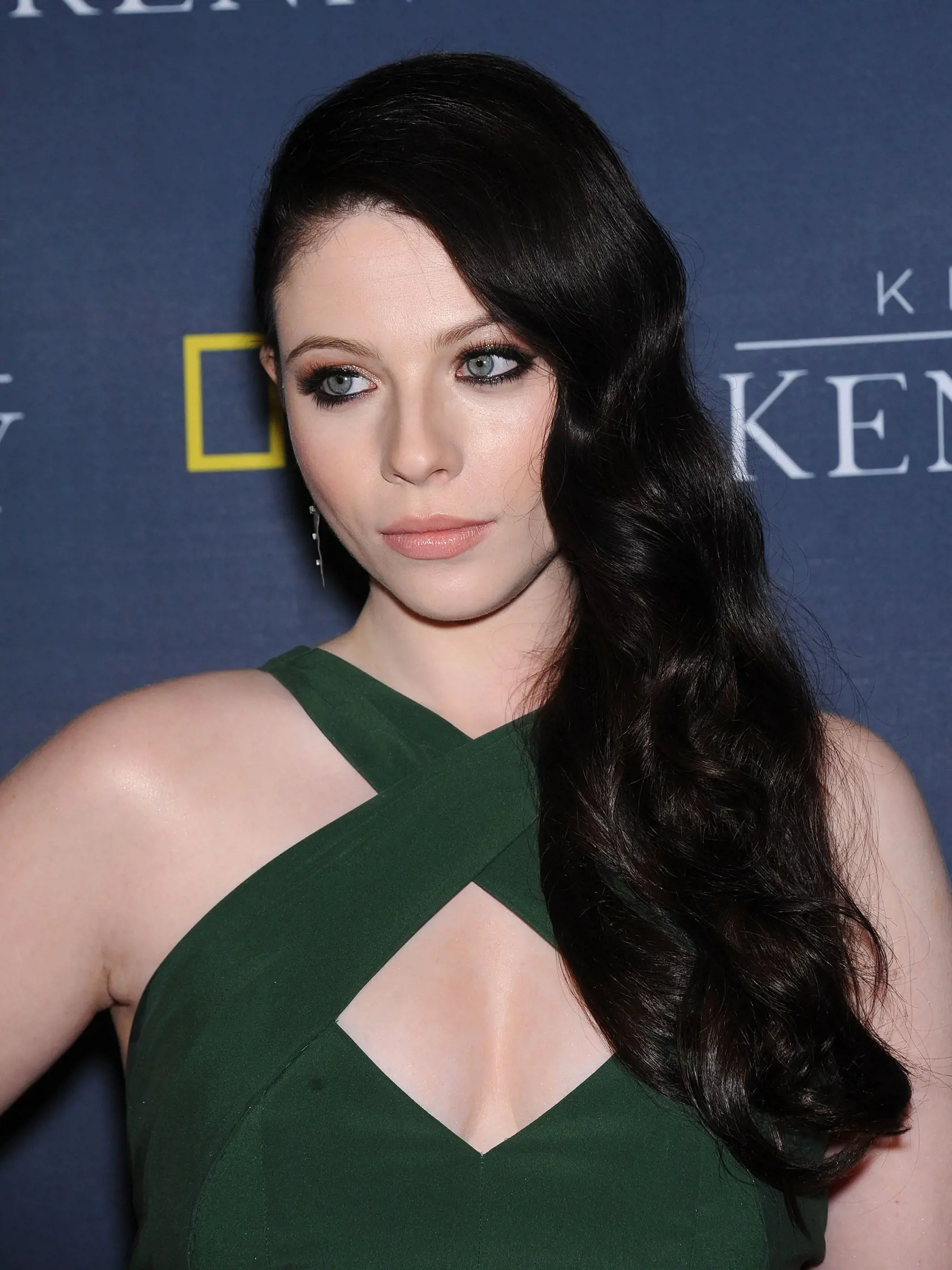 Michelle Trachtenberg sa na fotkách takmer vôbec neusmieva.