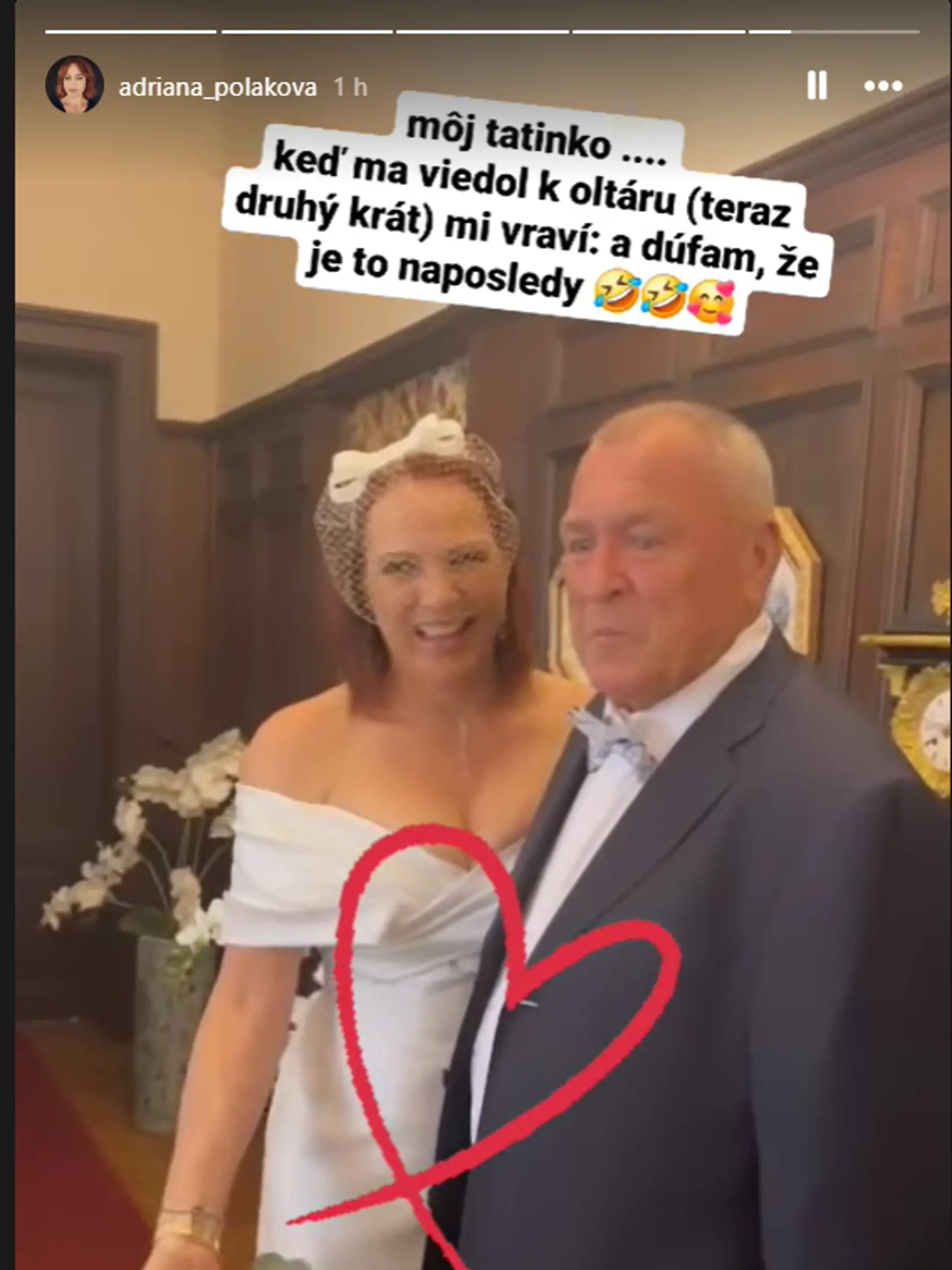 Adriana Poláková so svojím otcom počas svadobného dňa.