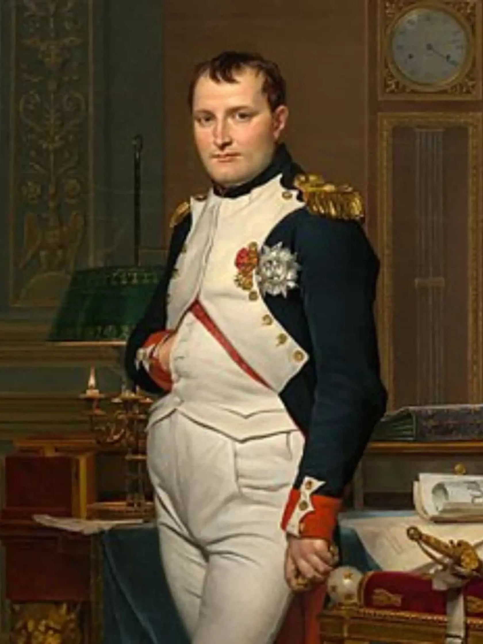Napoleonov penis bol amputovaný a neskôr odcudzený, takže sme schopní určiť jeho presnú dĺžku. Stalo sa tak krátko po jeho smrti. Francesco Antommarchi, Napoleonov lekár, vykonal pitvu a odrezal mu penis.