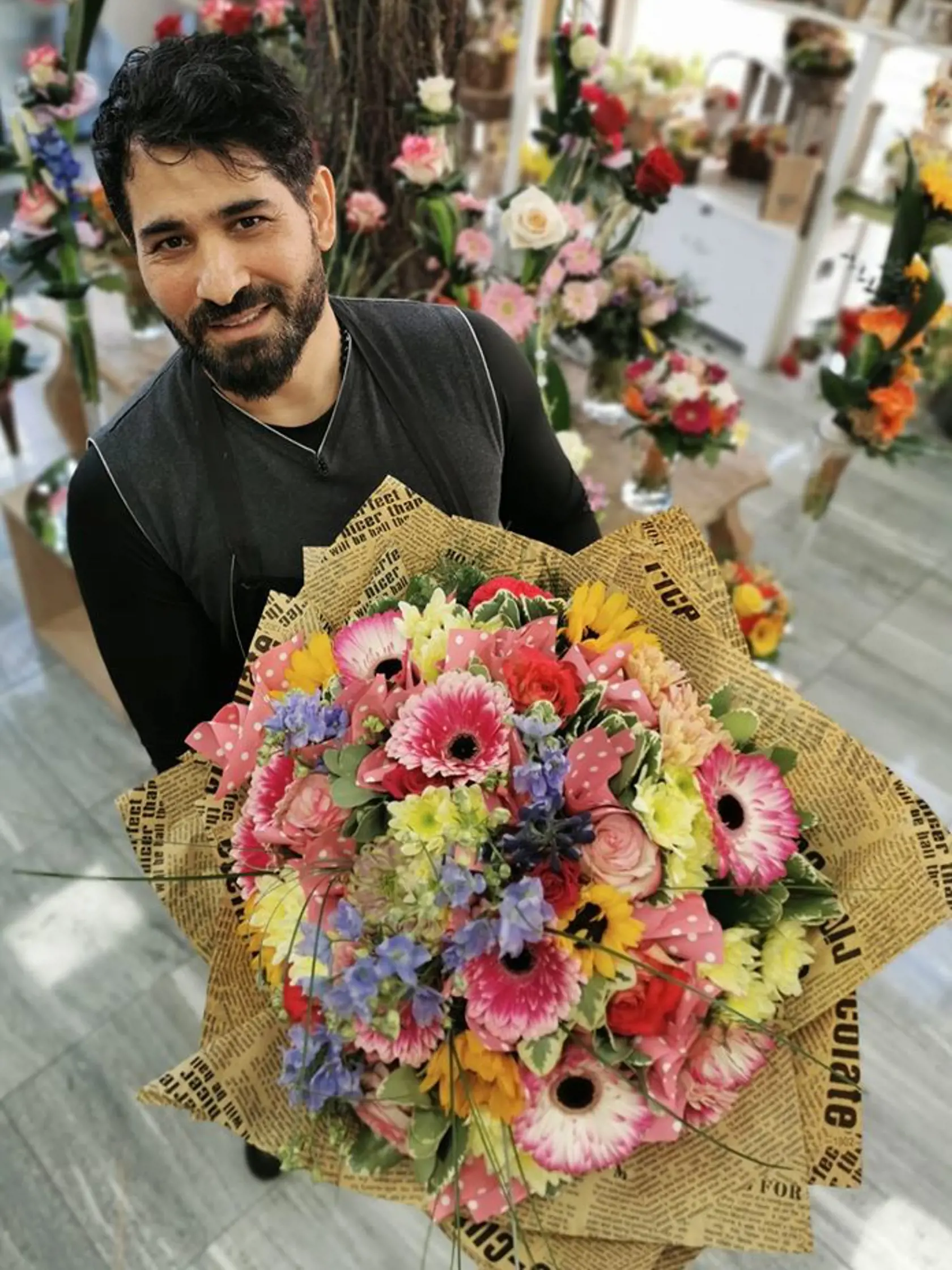 Vychytený kvetinár z Dubnice nad Váhom Milan Danihel "Guru" poslal túto nádhernú kyticu všetkým mamičkám.