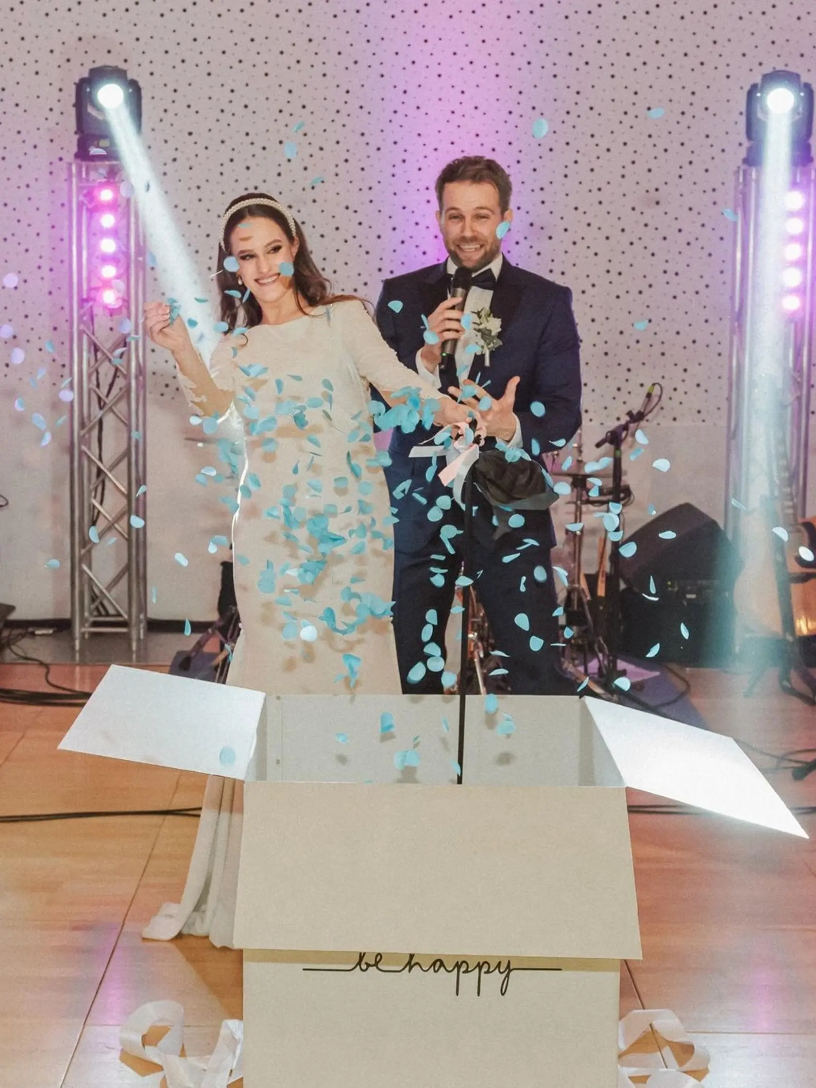 Svadba Tomáša Bezdedu a jeho tehotnej lásky Ivany.
