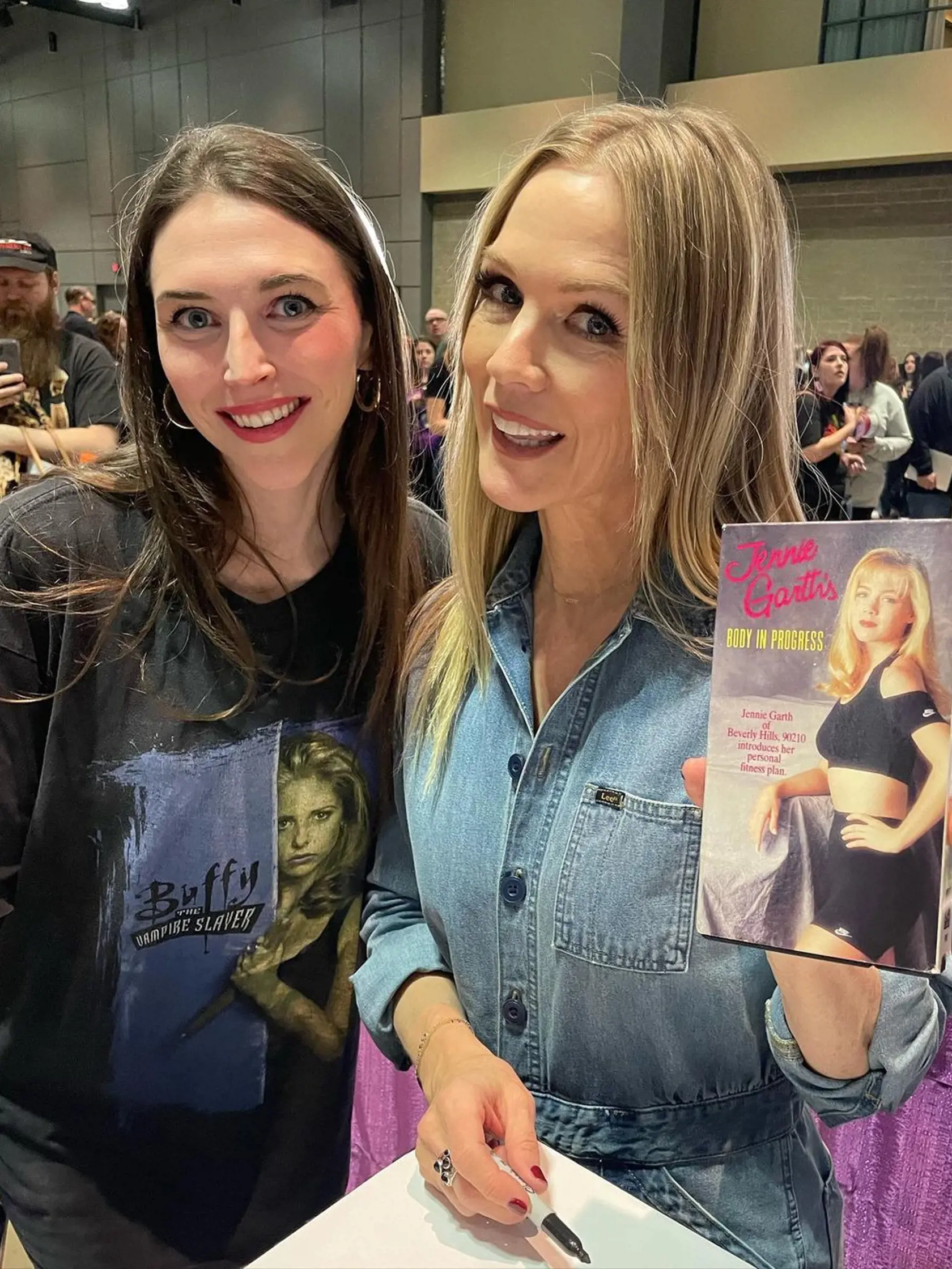 Herečka Jennie Garth, ktorá v seriáli stvárnila krásnu Kelly, poskytla fanúšikom Beverly Hills 90210 pohľad do zákulisia jej stretnutia s niekoľkými jej bývalými hereckými kolegami.