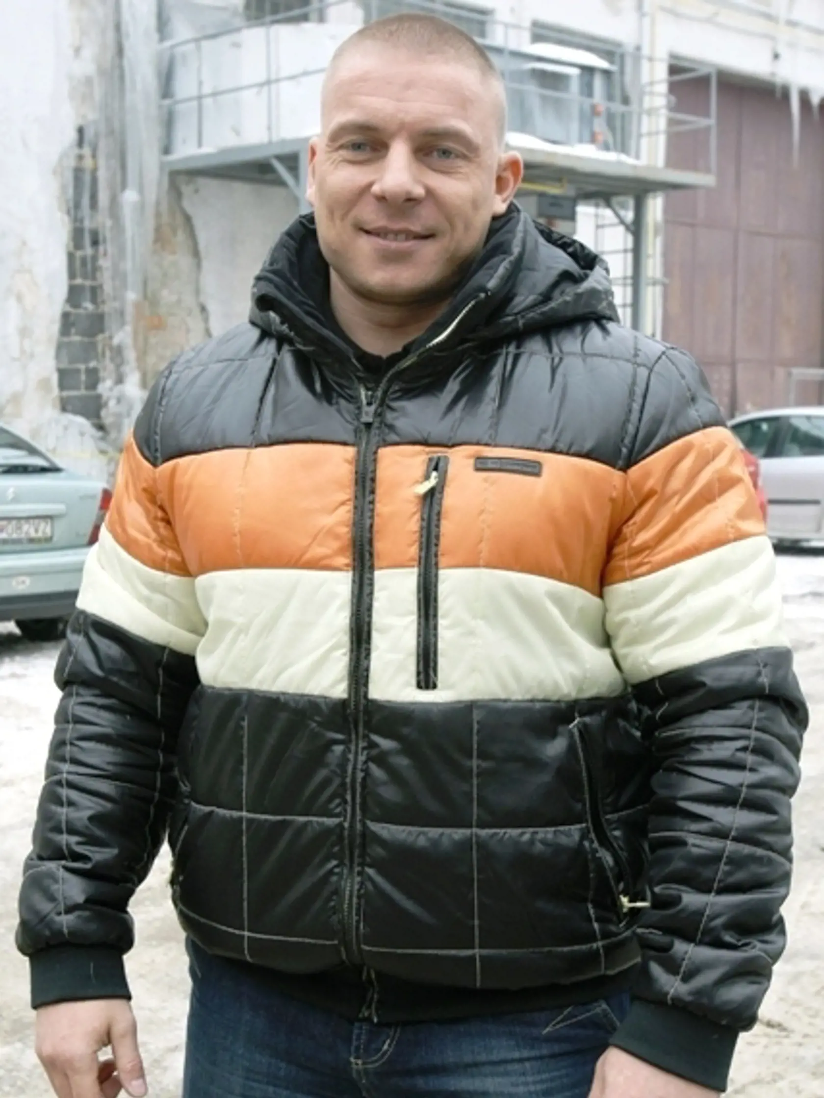 Drsne pôsobiaci herec Lukáš Hoffmann (41), ktorý má za sebou pohnutú minulosť, si zahral v seriáloch Odsúdené či v Paneláku.