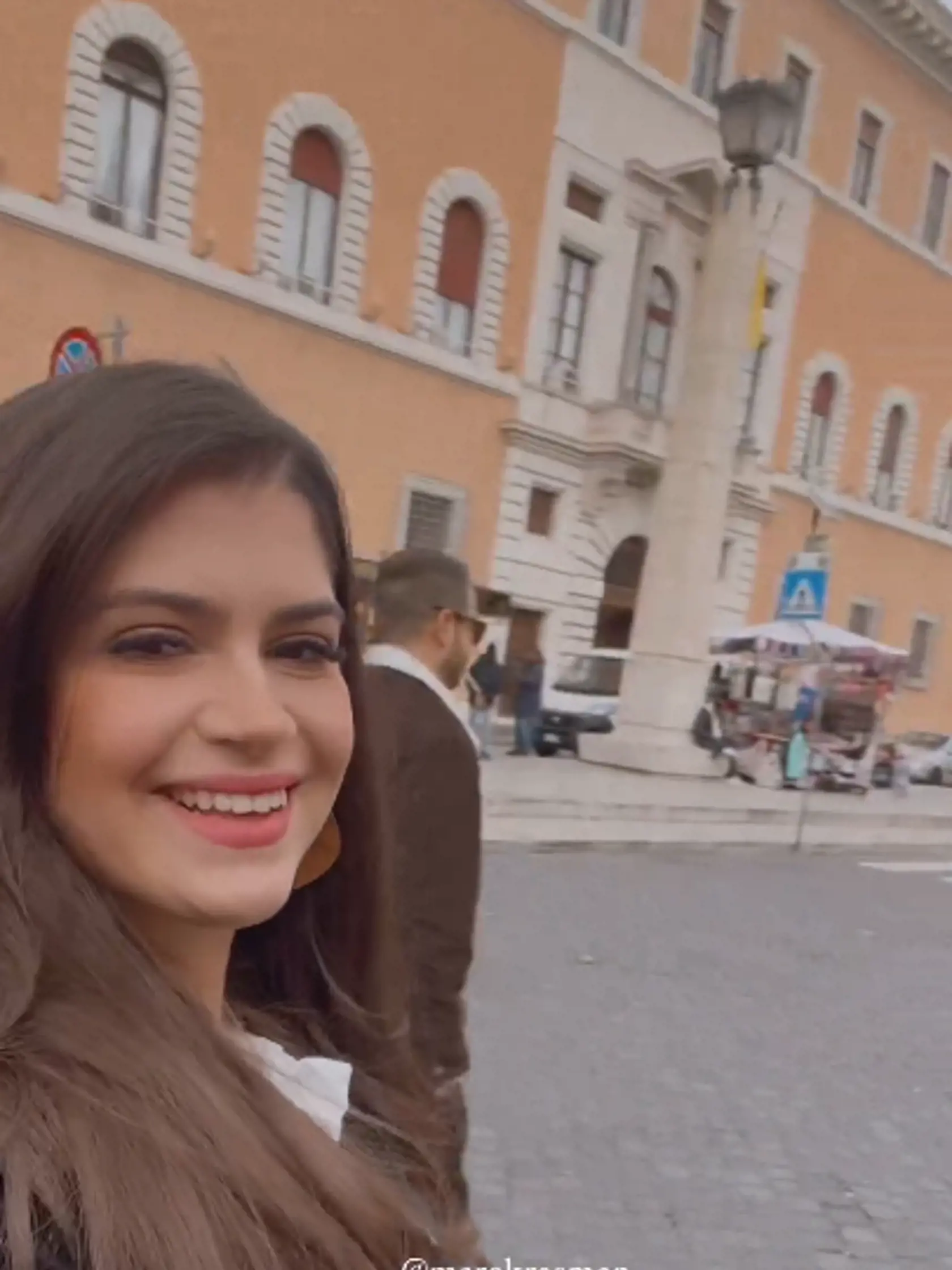 Vanessa si tentoraz užia Rím s koelgami hudobníkmi.